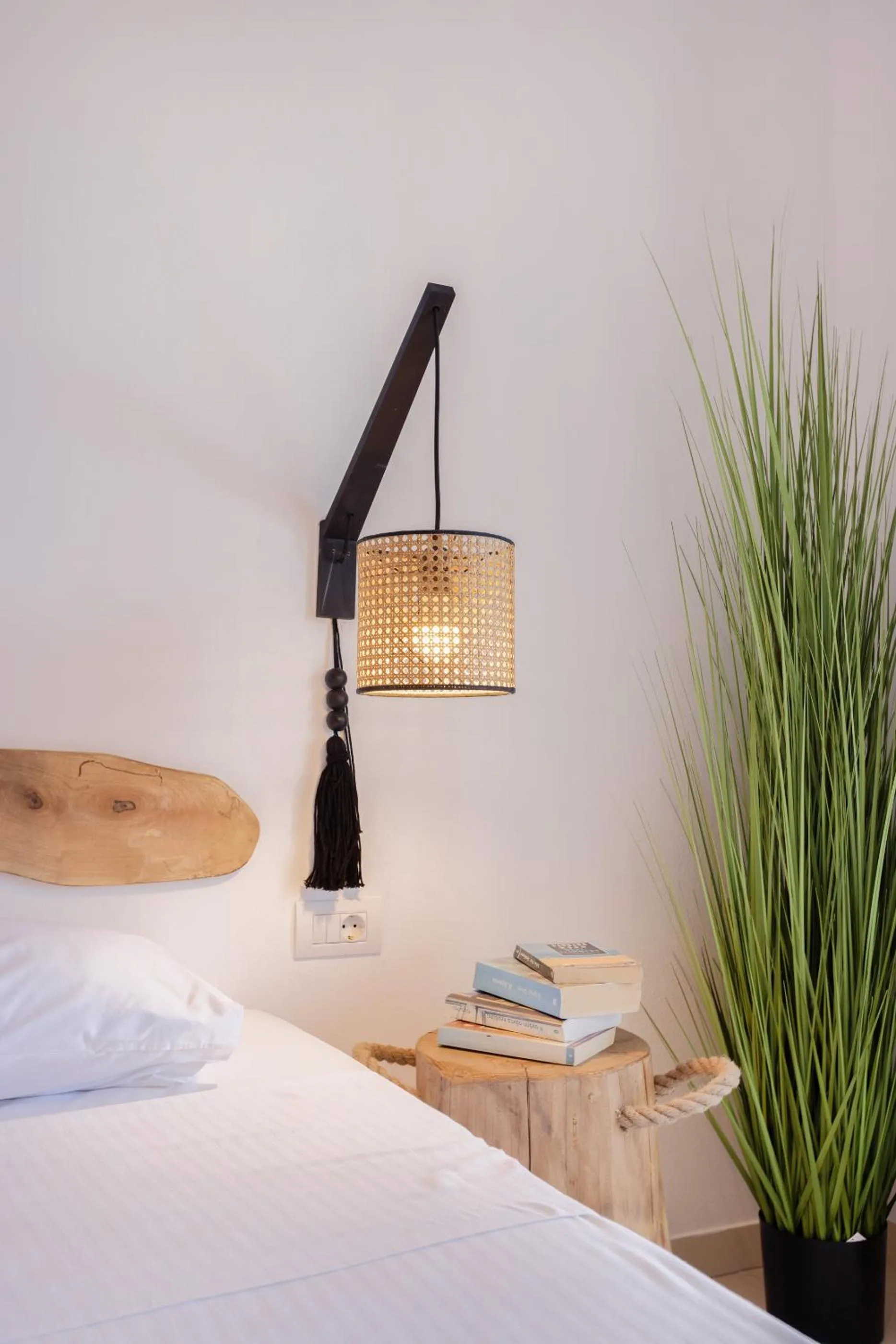 Decorative detail, Bed in Acoya Residences