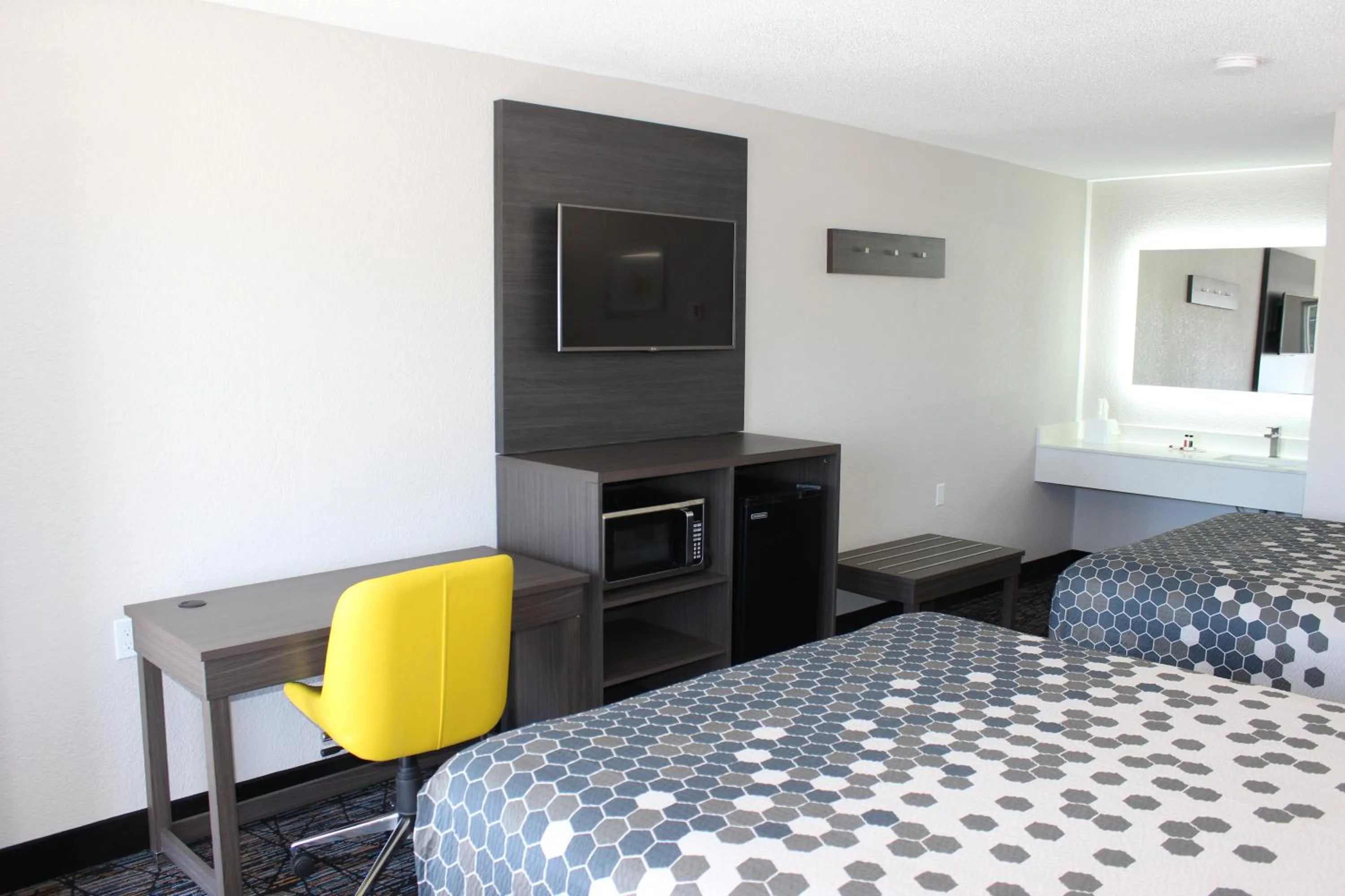 TV and multimedia, Bed in Landsford Inn