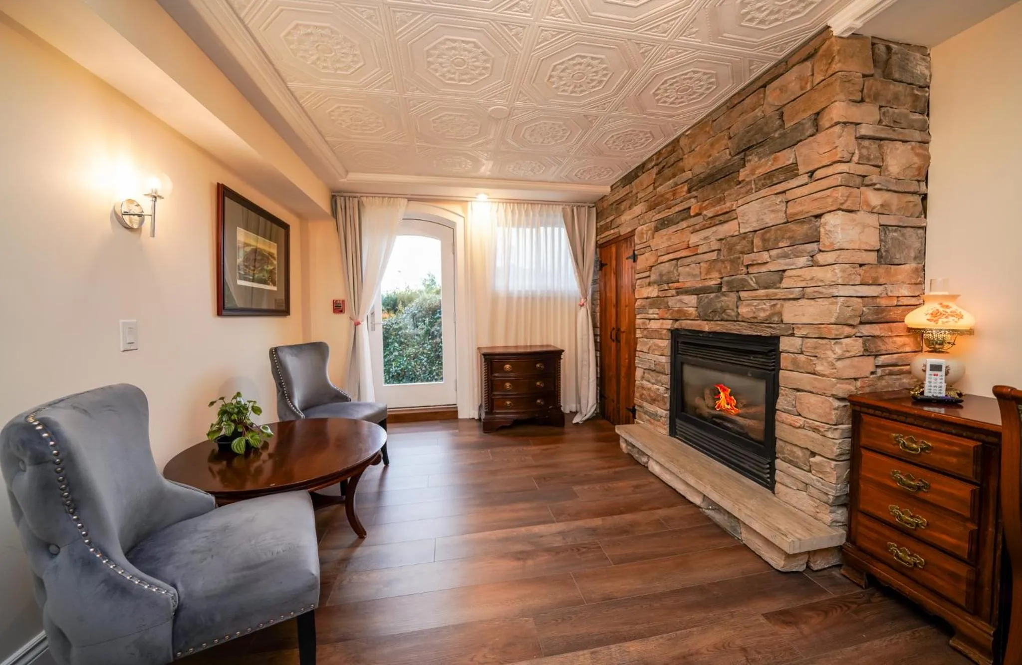 Patio in Niagara Grandview Boutique Hotel