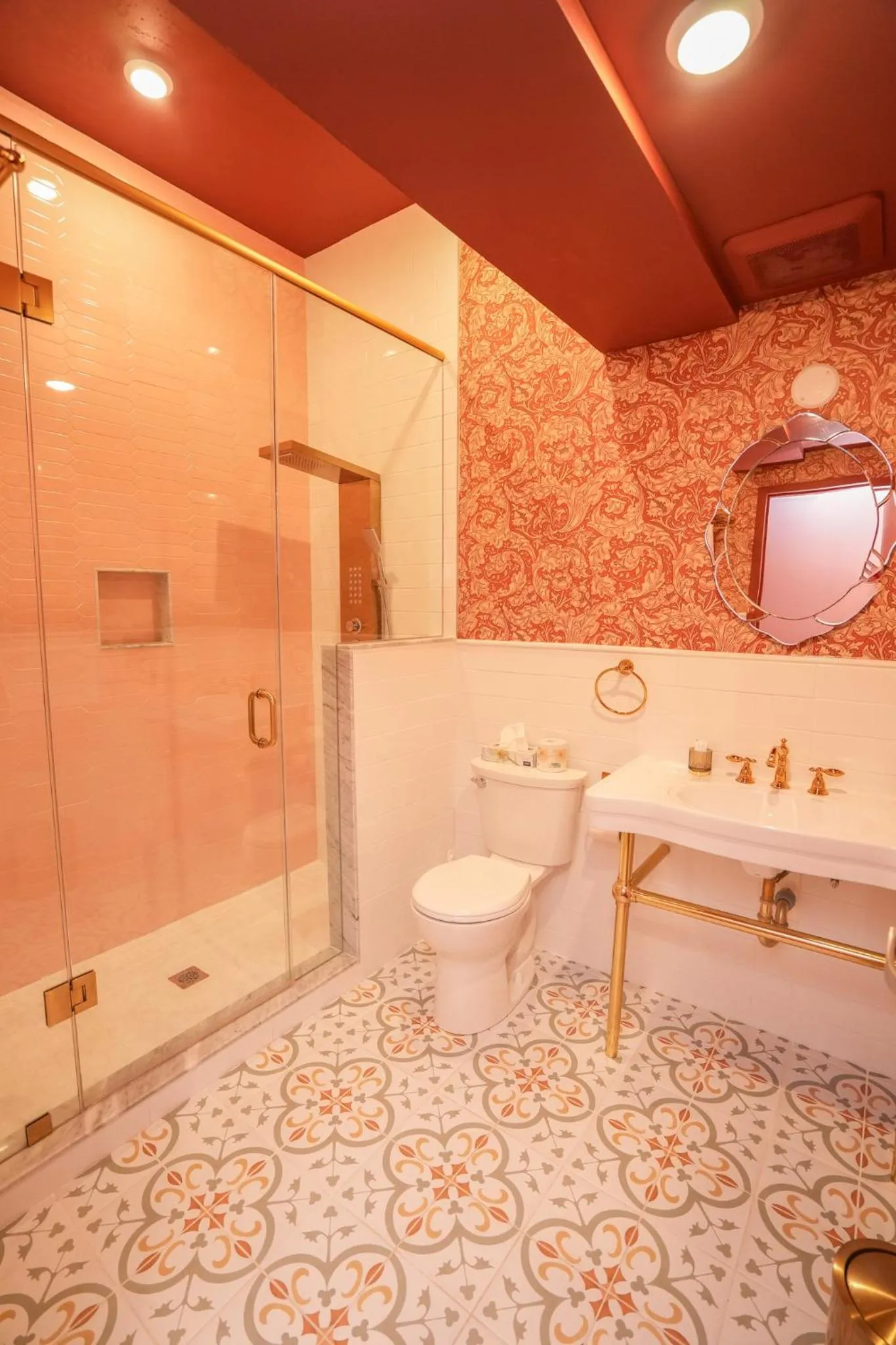 Shower in Niagara Grandview Boutique Hotel