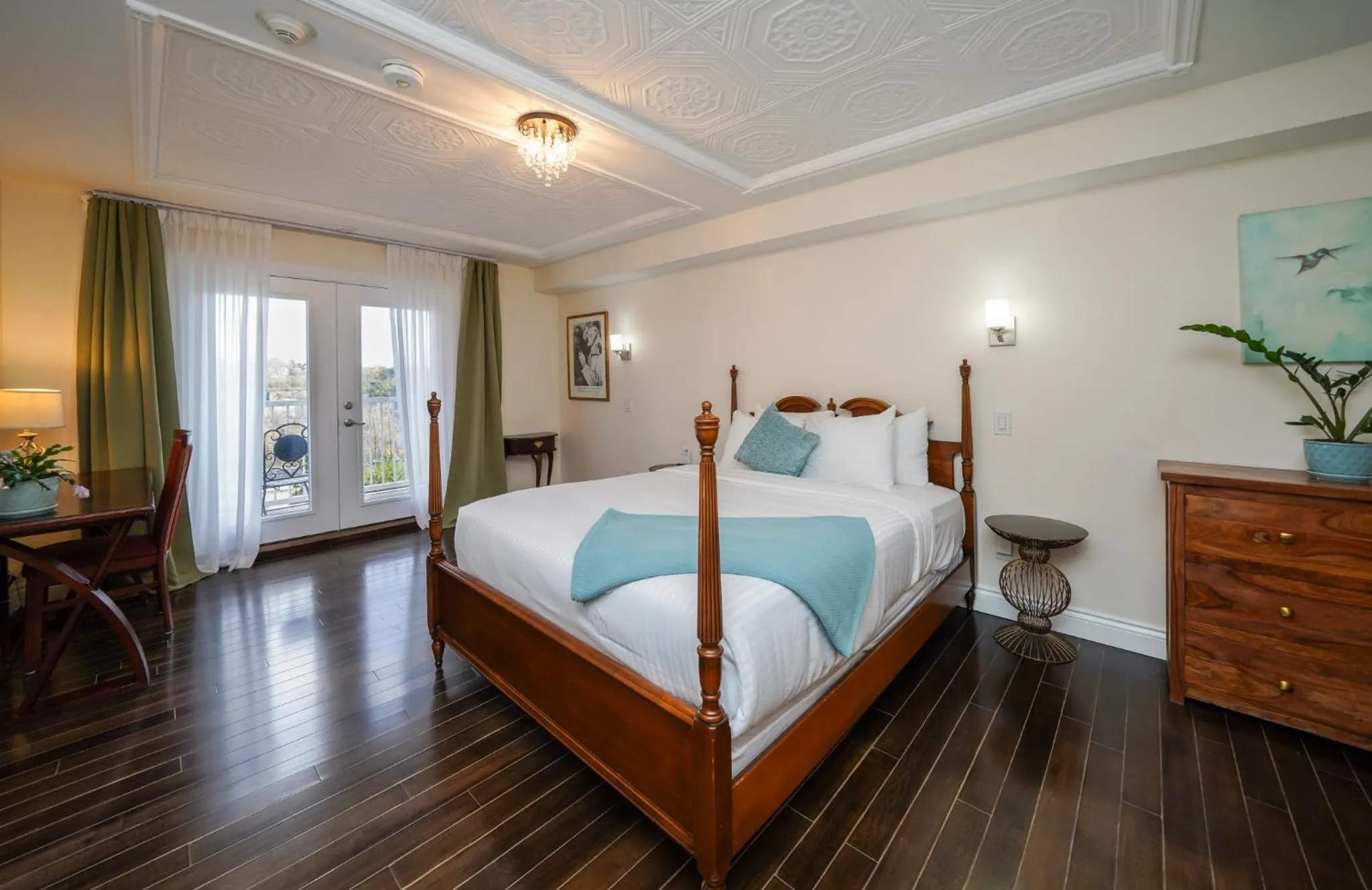 Bedroom, Bed in Niagara Grandview Boutique Hotel