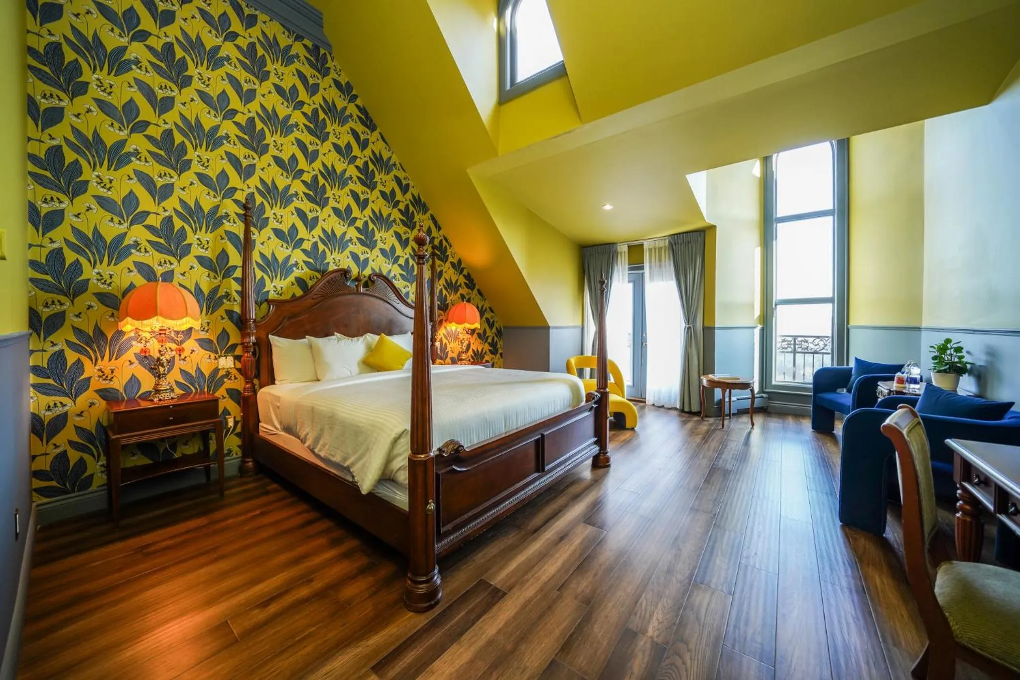 Bed in Niagara Grandview Boutique Hotel