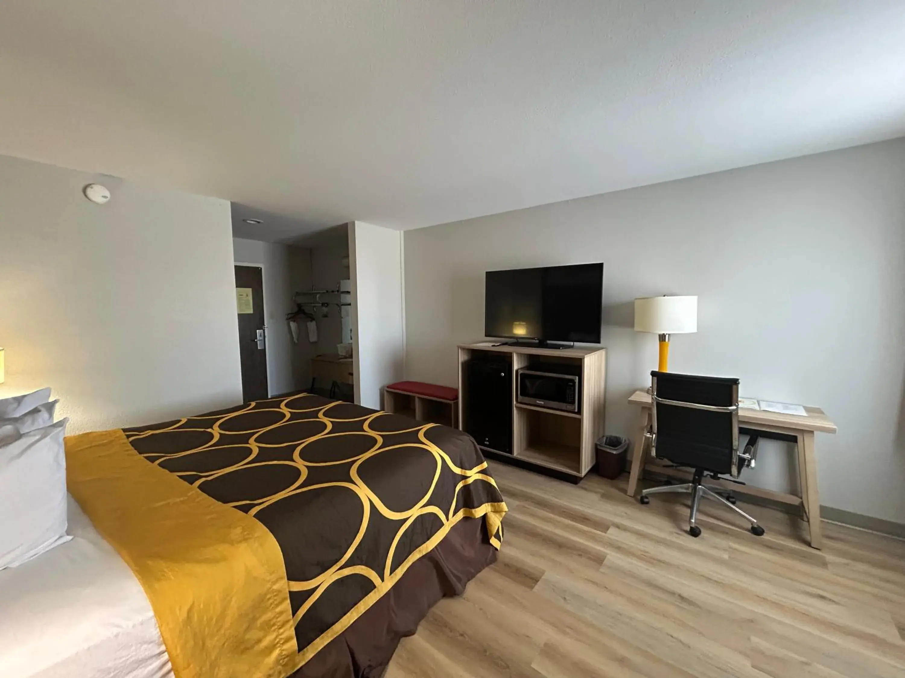 King Room - Non-Smoking in Super 8 by Wyndham Sterling CO King Room - Non-Smoking in Super 8 by Wyndham Sterling CO