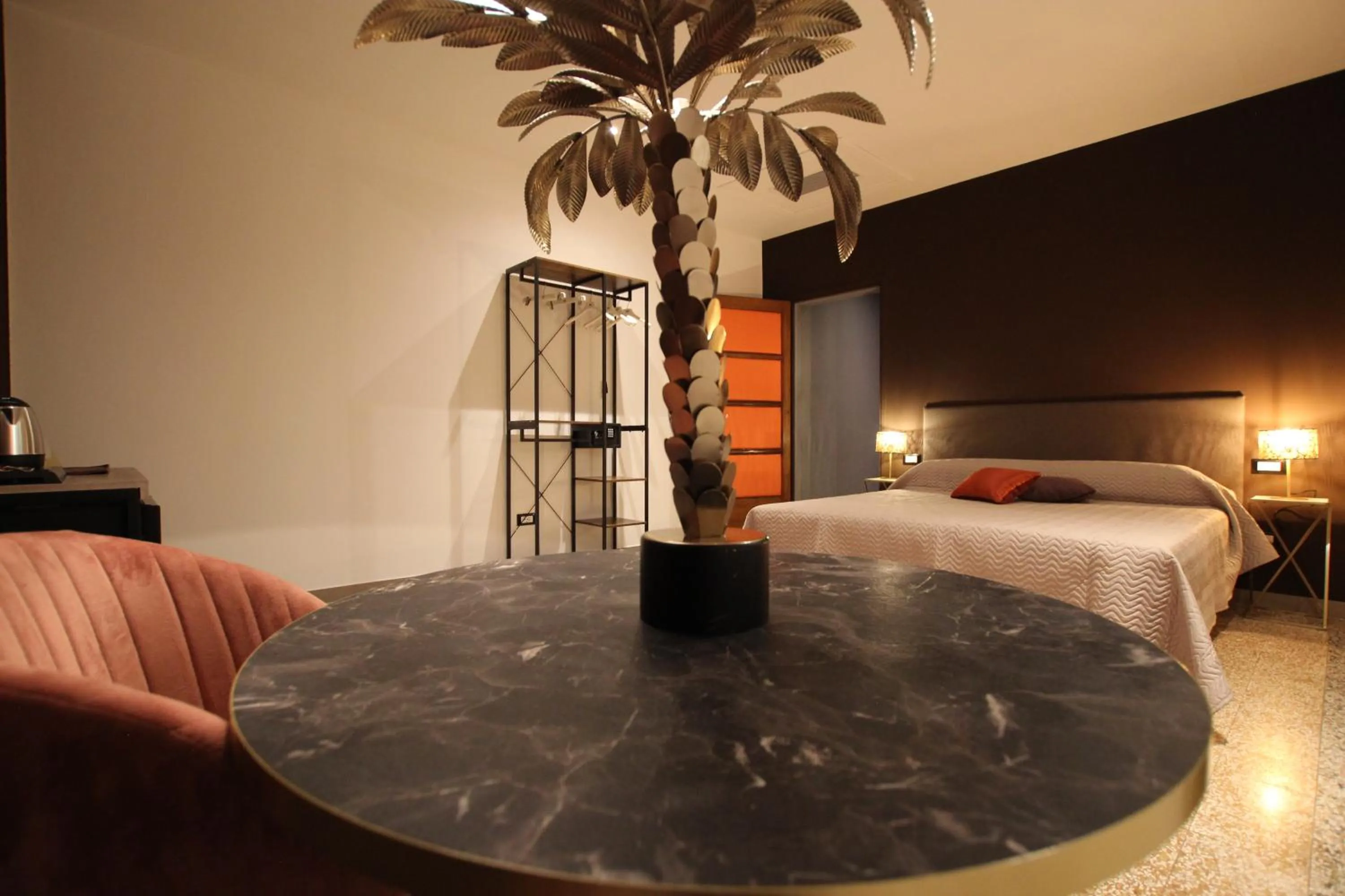 Photo of the whole room, Bed in Le Maginot Relais