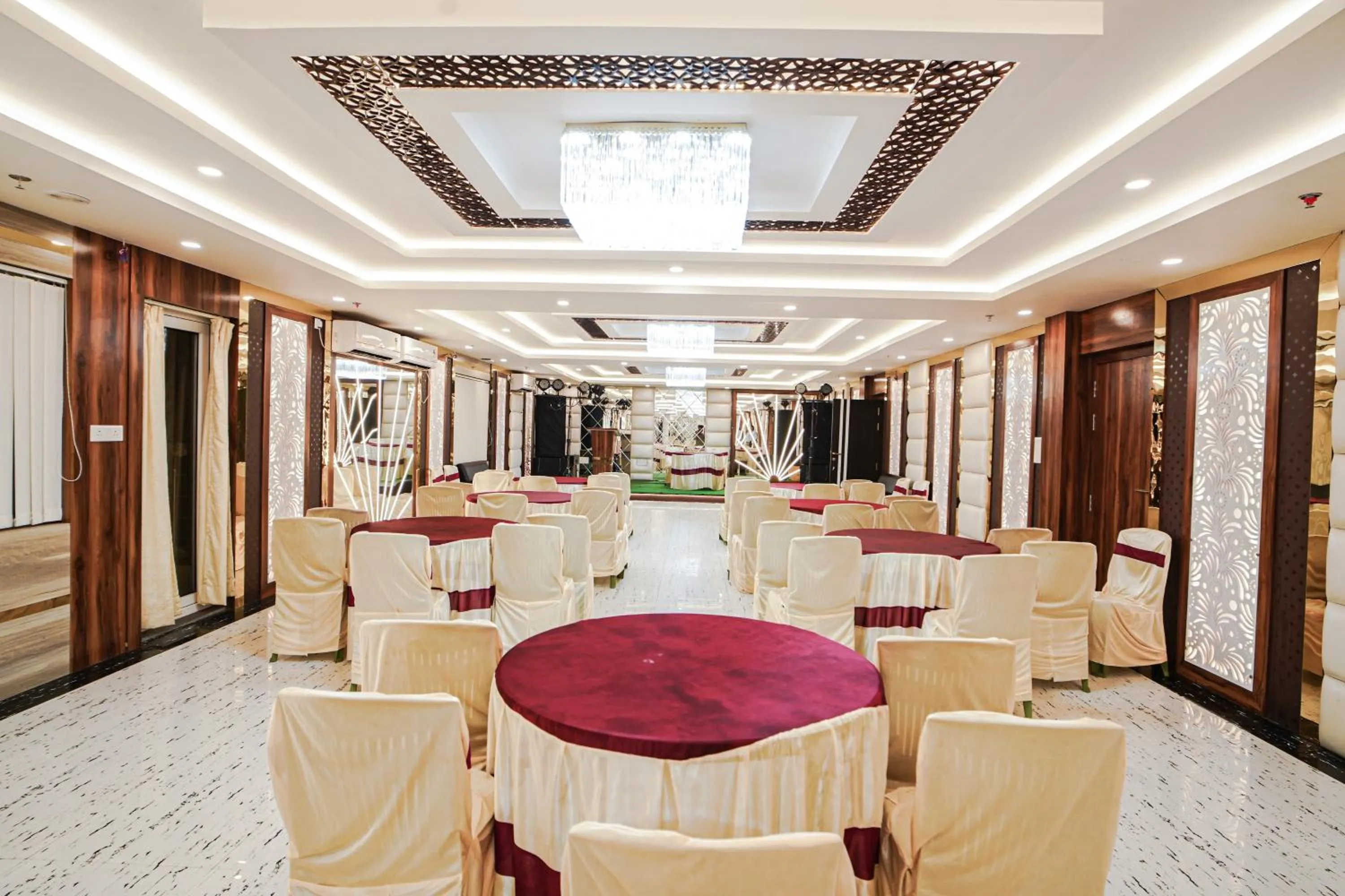 Banquet/Function facilities in HOTEL ALLISHAN !! Couple Friendly Hotel Near Science City !!