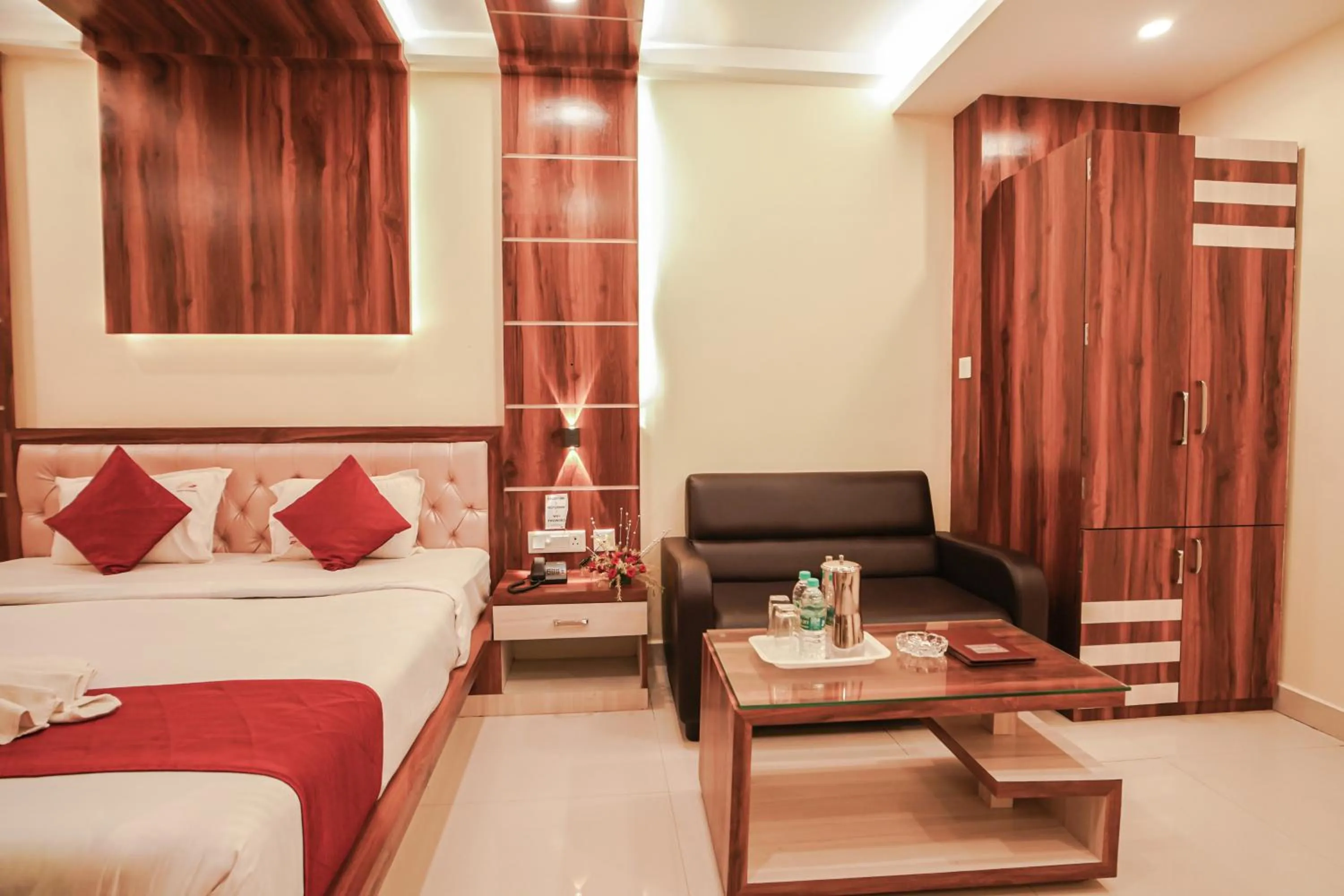 Bed in HOTEL ALLISHAN !! Couple Friendly Hotel Near Science City !!