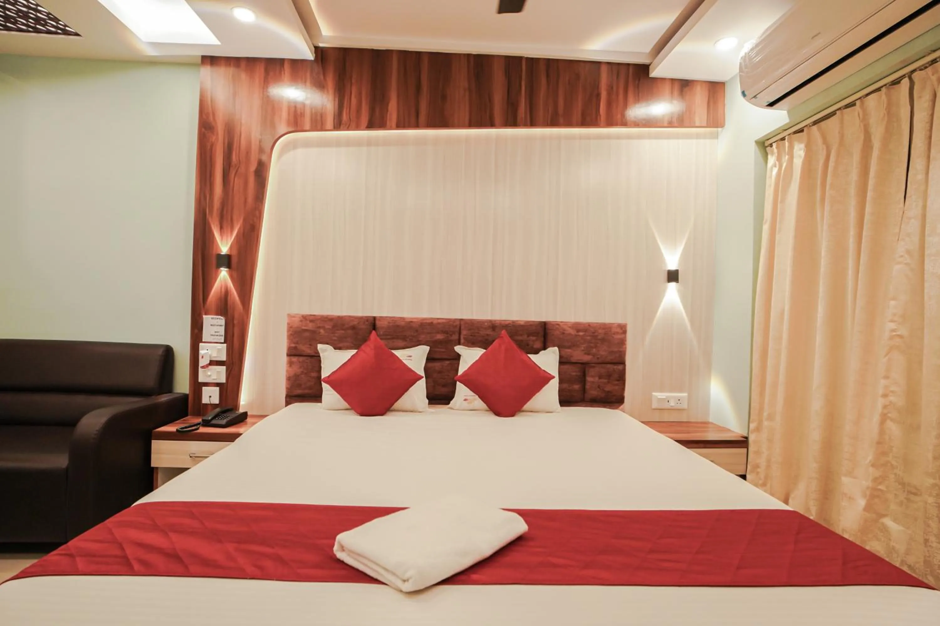 Bed in HOTEL ALLISHAN !! Couple Friendly Hotel Near Science City !!