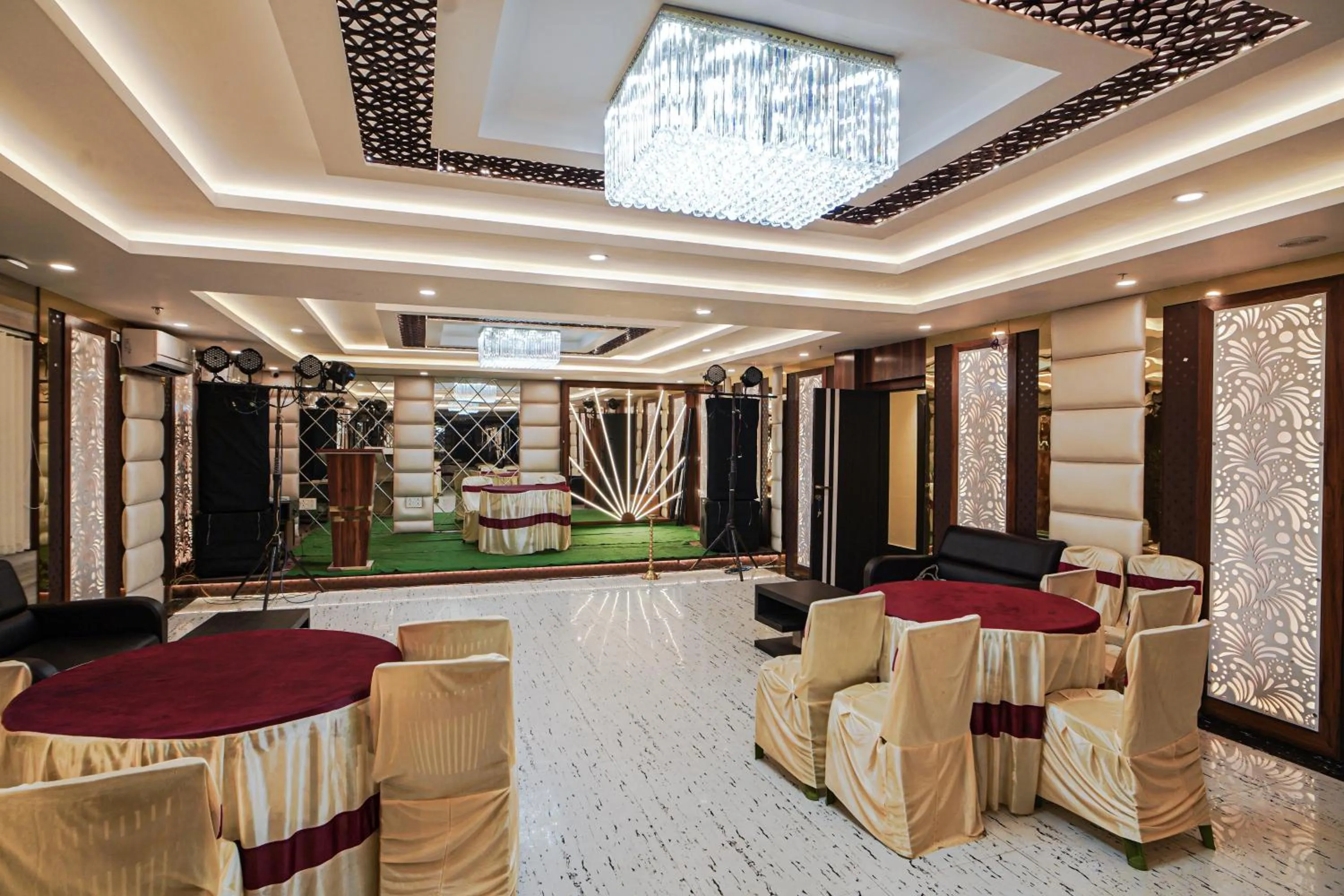 Property building in HOTEL ALLISHAN !! Couple Friendly Hotel Near Science City !!