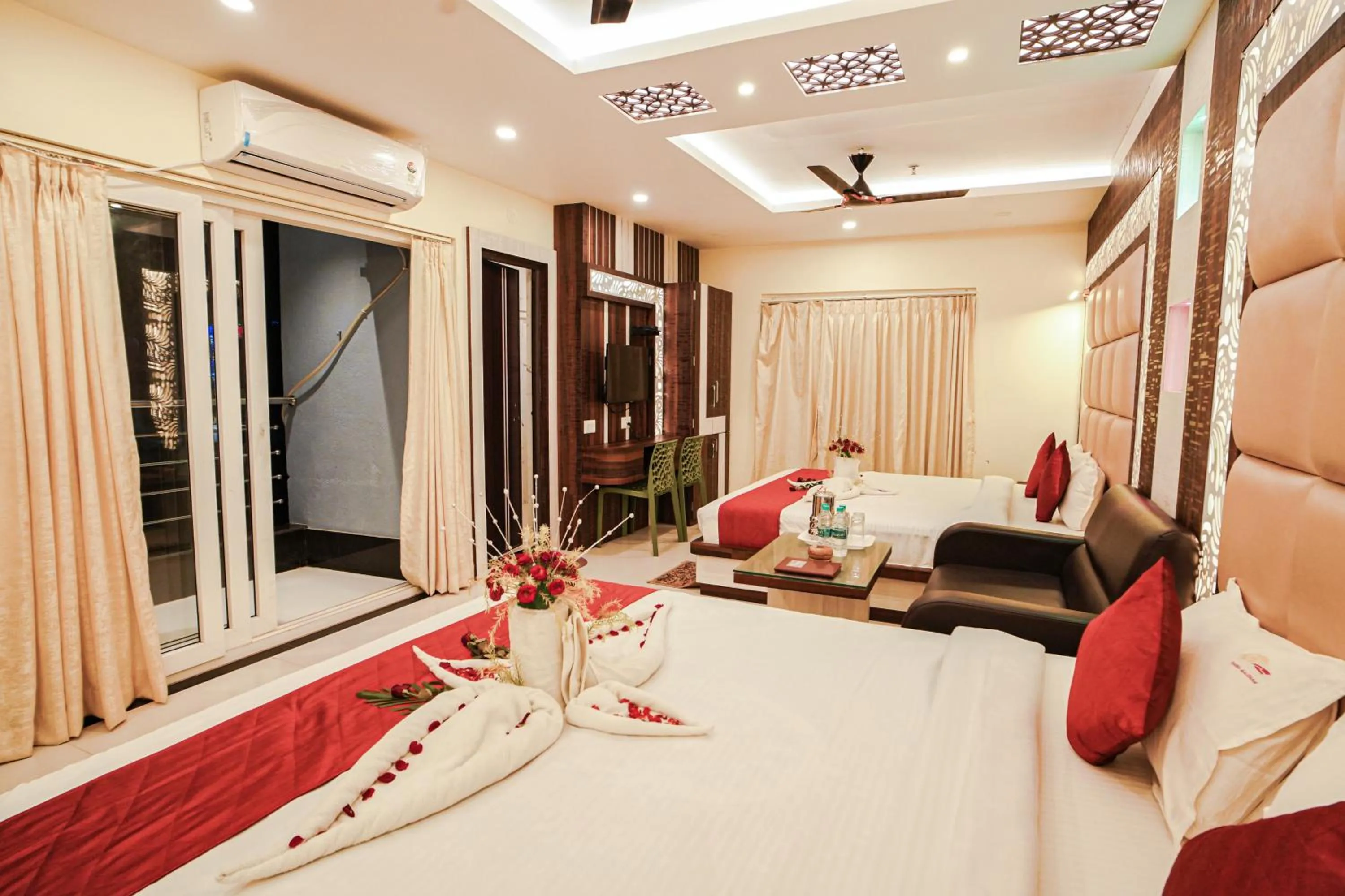 Bed in HOTEL ALLISHAN !! Couple Friendly Hotel Near Science City !!