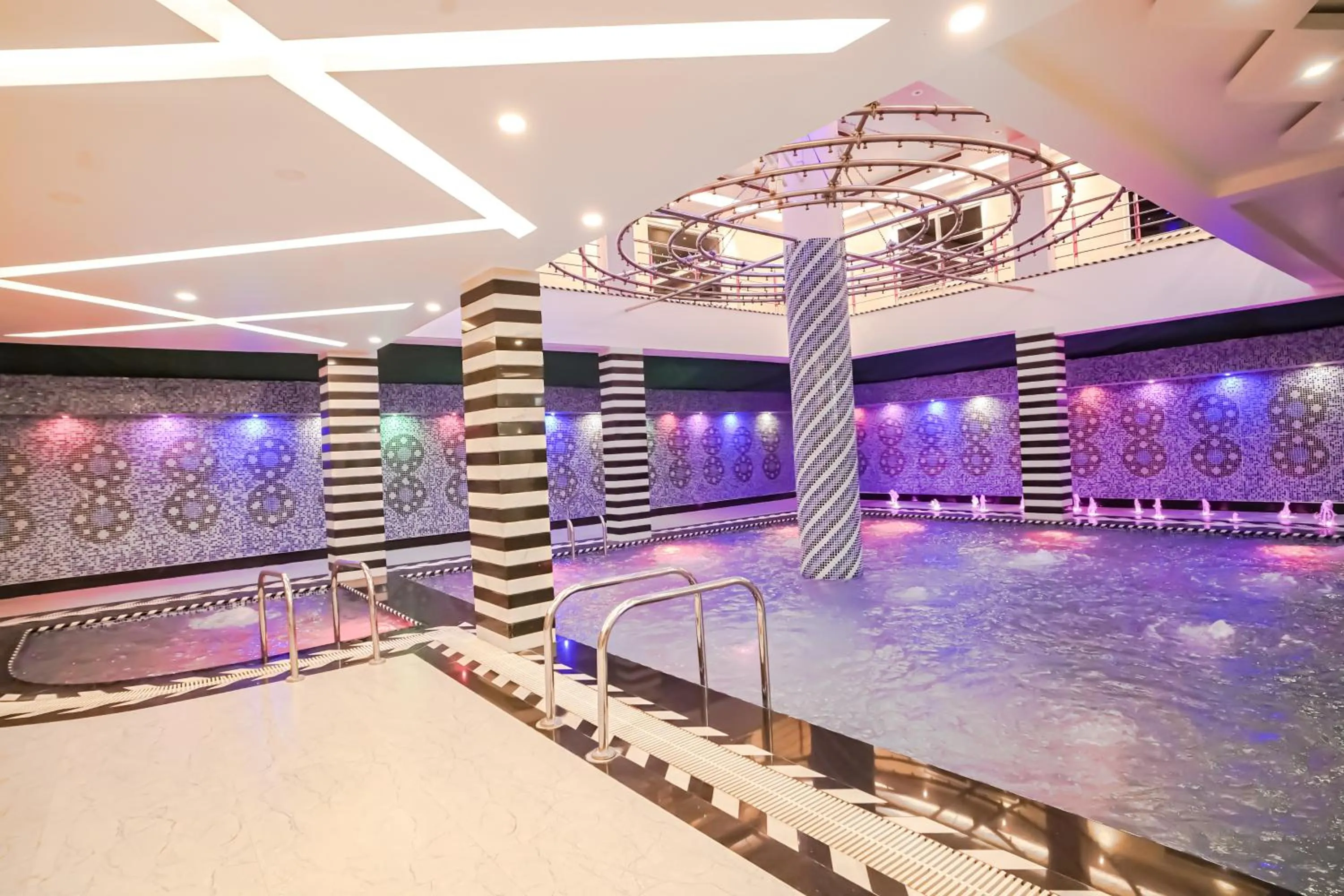 Night in HOTEL ALLISHAN !! Couple Friendly Hotel Near Science City !!