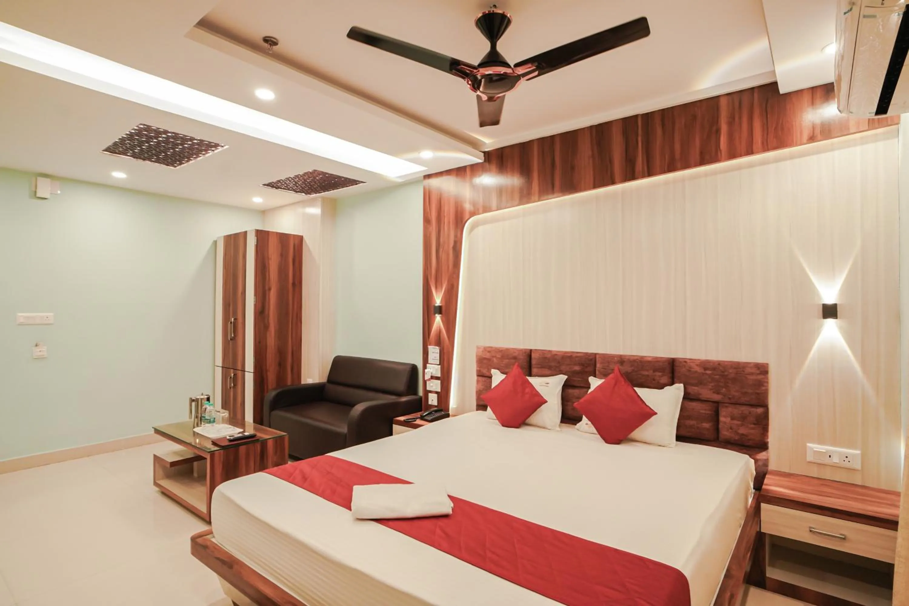 Bed in HOTEL ALLISHAN !! Couple Friendly Hotel Near Science City !!