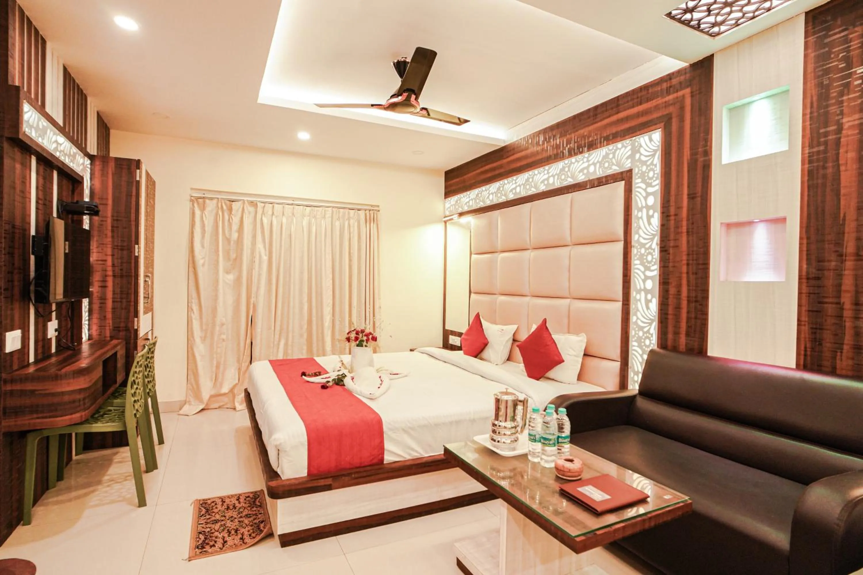 Bed in HOTEL ALLISHAN !! Couple Friendly Hotel Near Science City !!