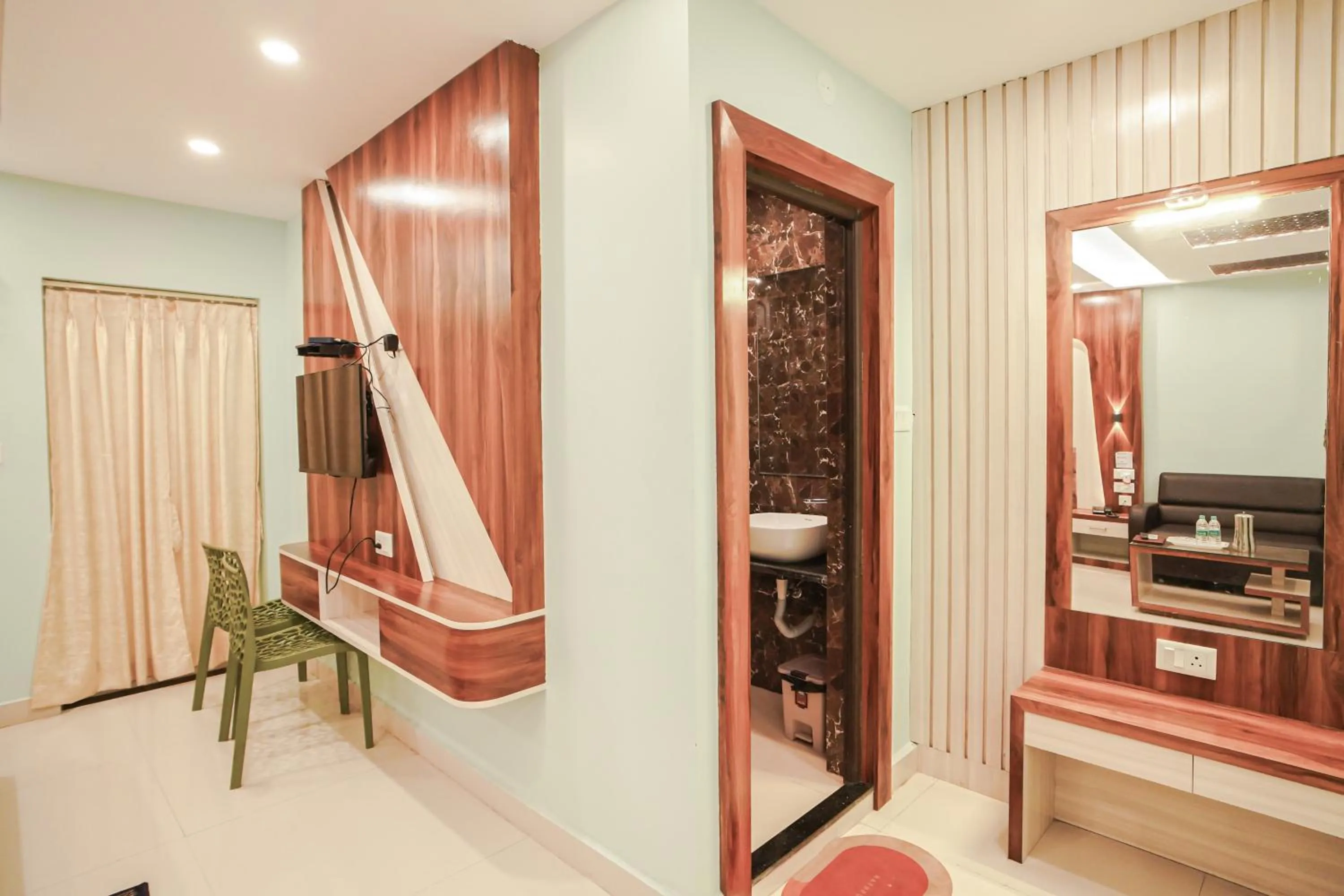 Bed in HOTEL ALLISHAN !! Couple Friendly Hotel Near Science City !!