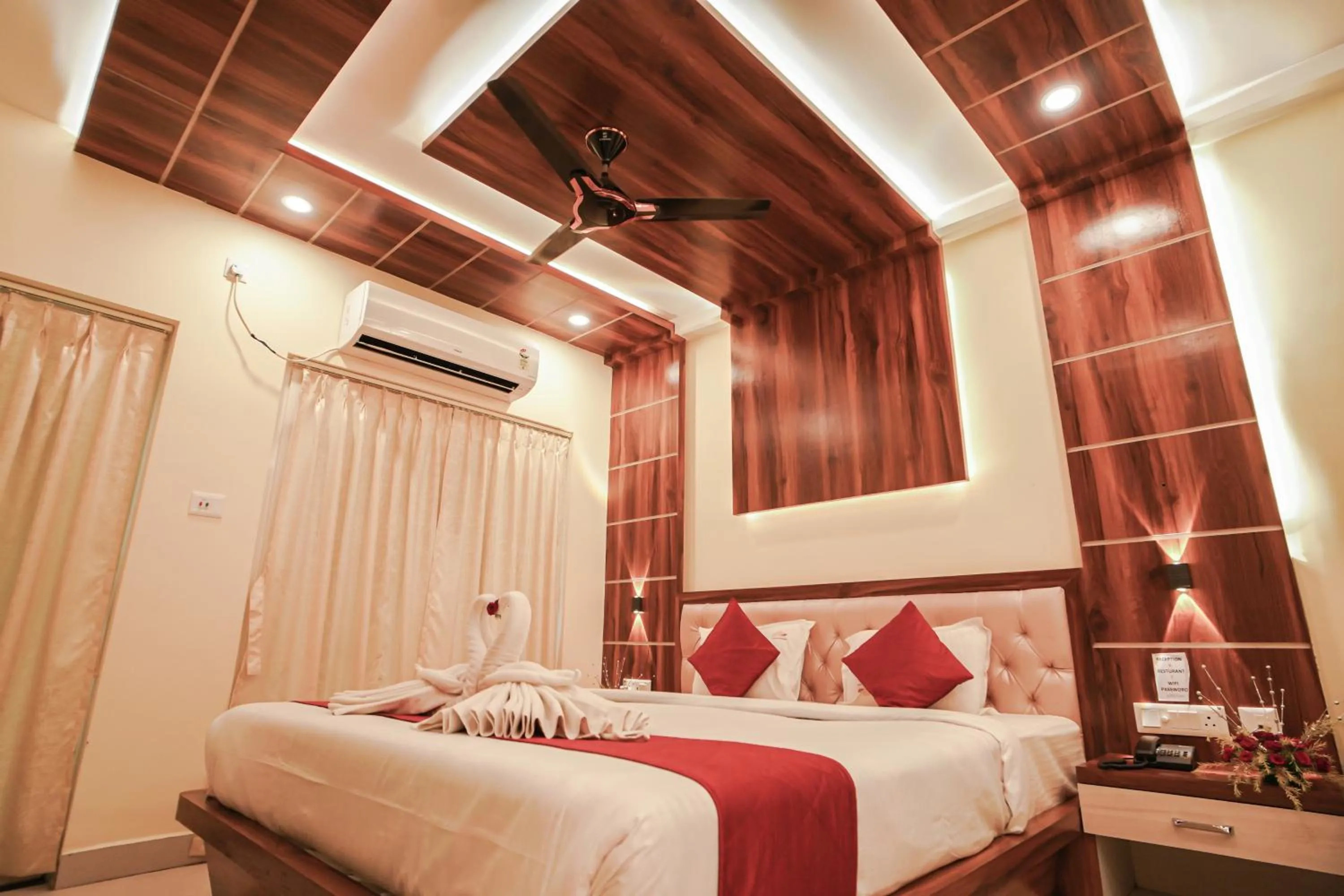 Bed in HOTEL ALLISHAN !! Couple Friendly Hotel Near Science City !!