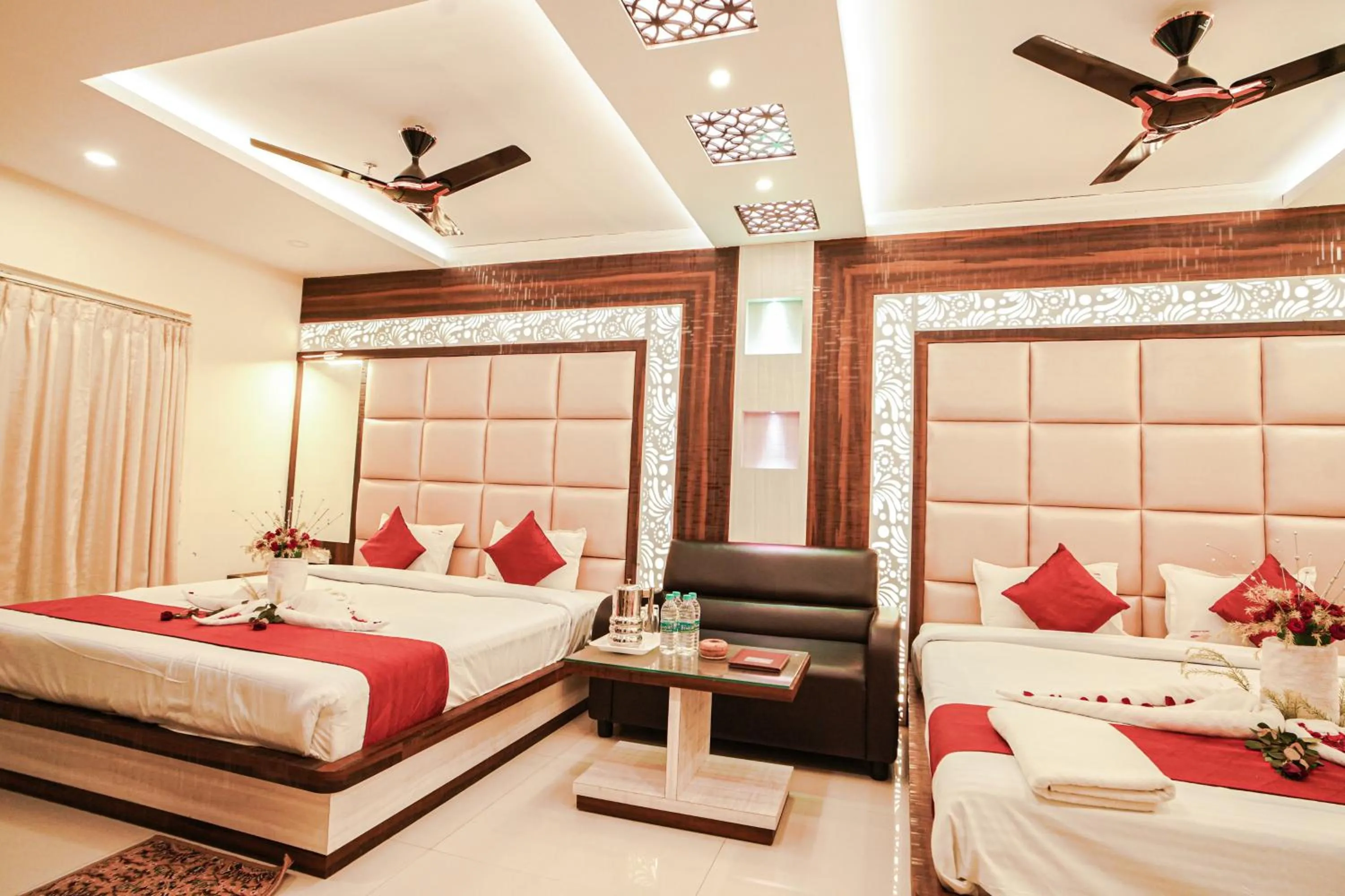 Bed in HOTEL ALLISHAN !! Couple Friendly Hotel Near Science City !!