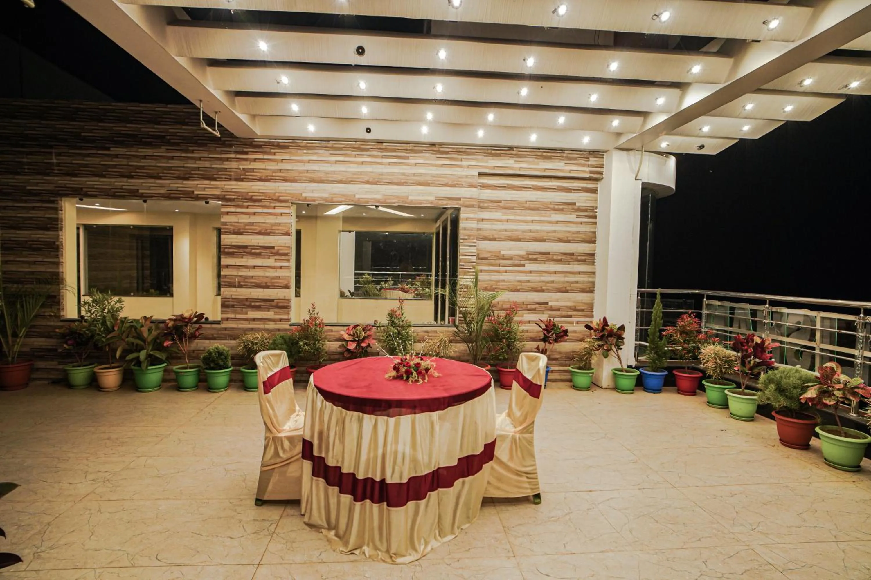 Garden in HOTEL ALLISHAN !! Couple Friendly Hotel Near Science City !!