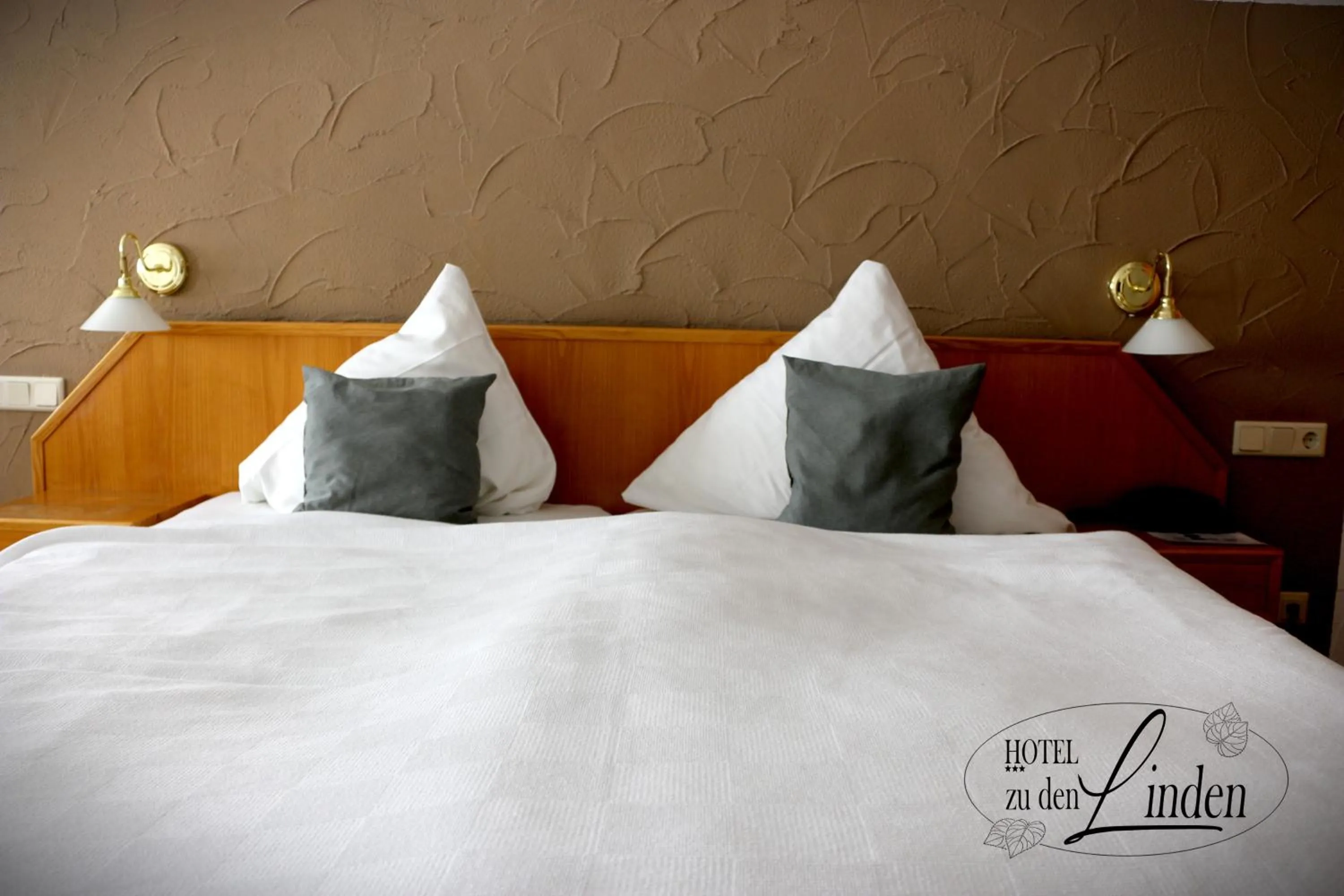 Bed in Hotel zu den Linden