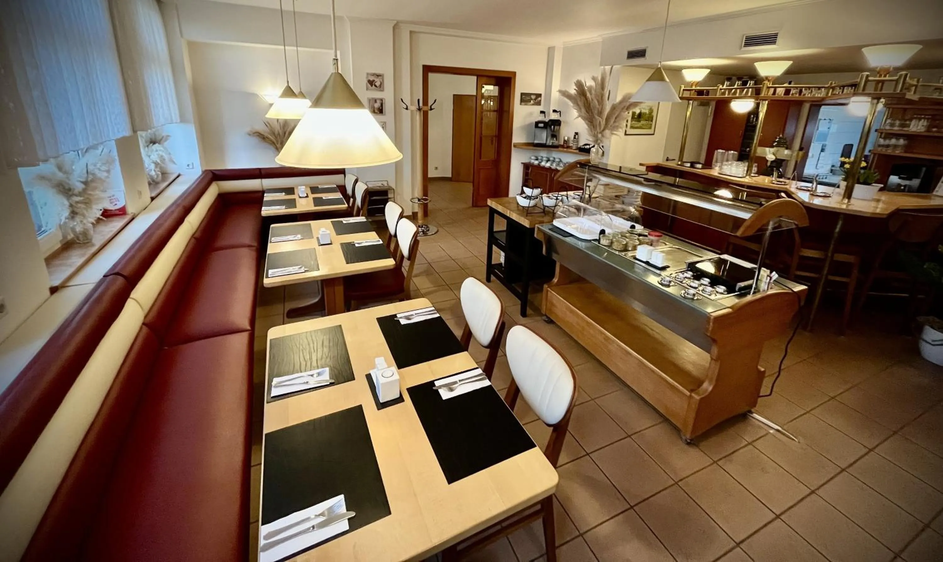 Kitchen or kitchenette in Hotel zu den Linden