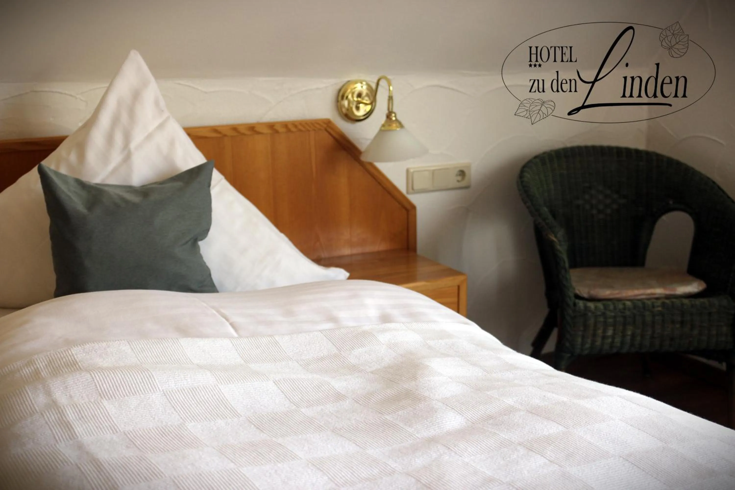 Bed in Hotel zu den Linden