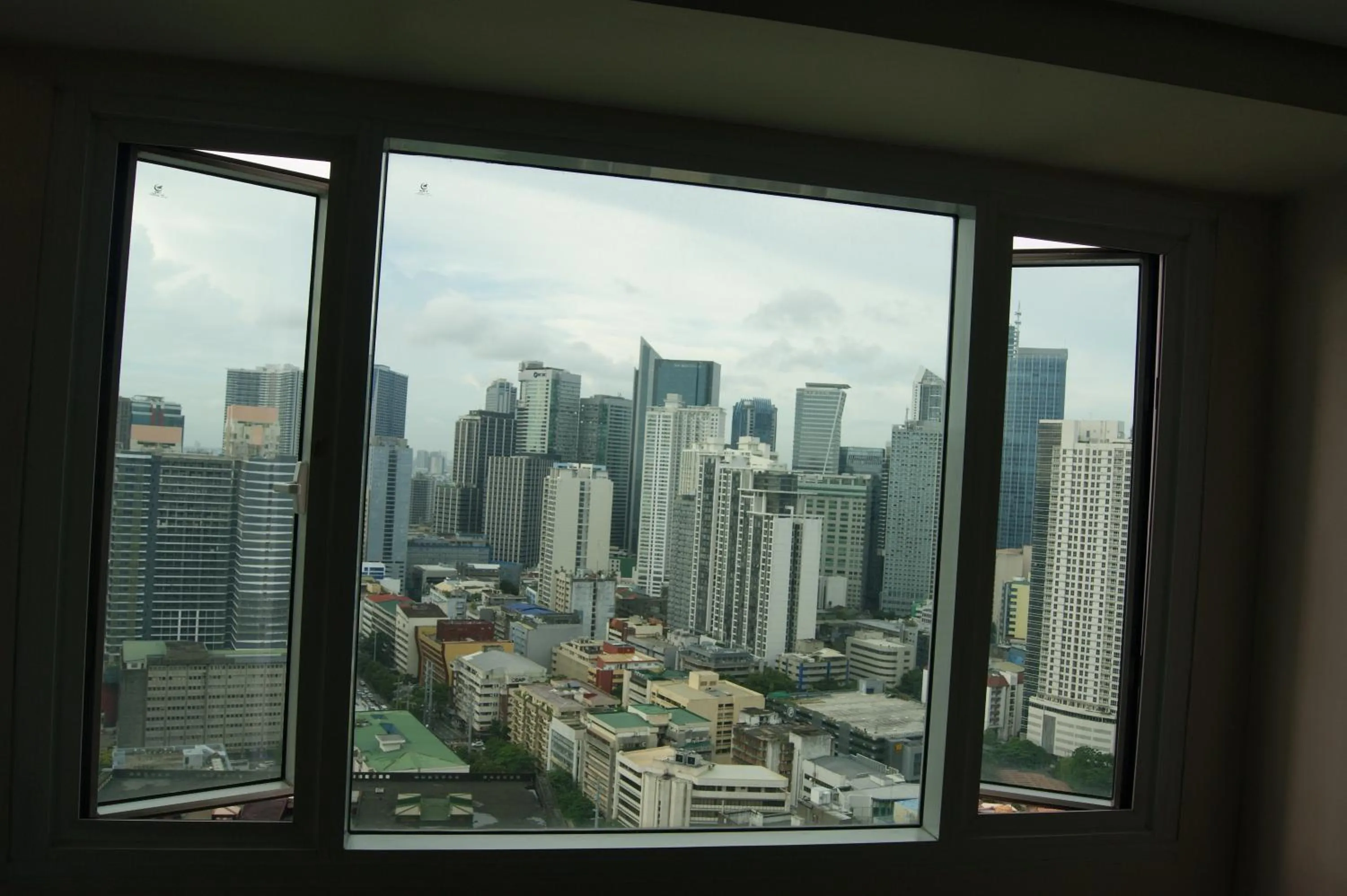 The Beacon Makati by mvmtransient