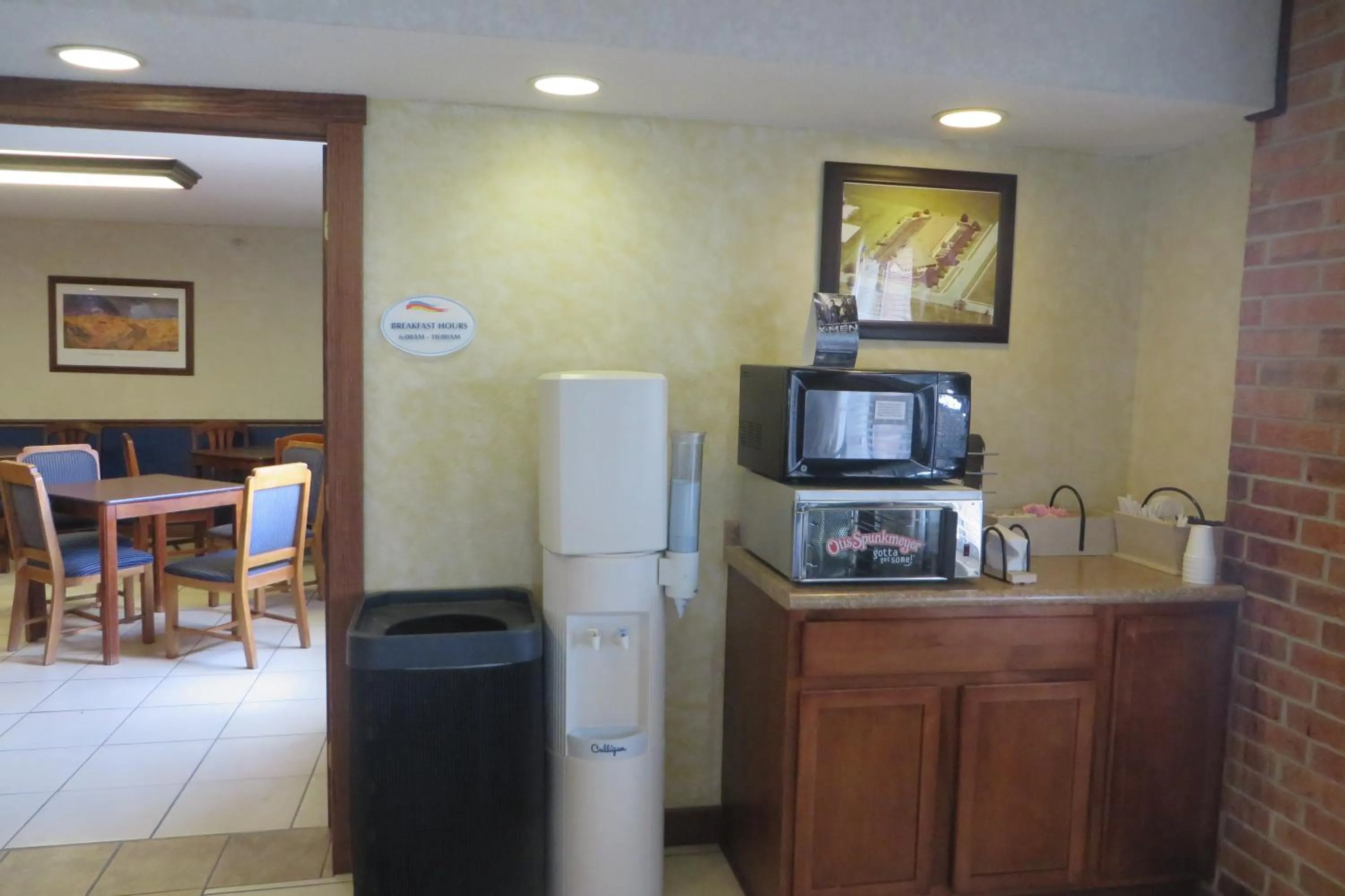 Food and drinks in Baymont by Wyndham Boone