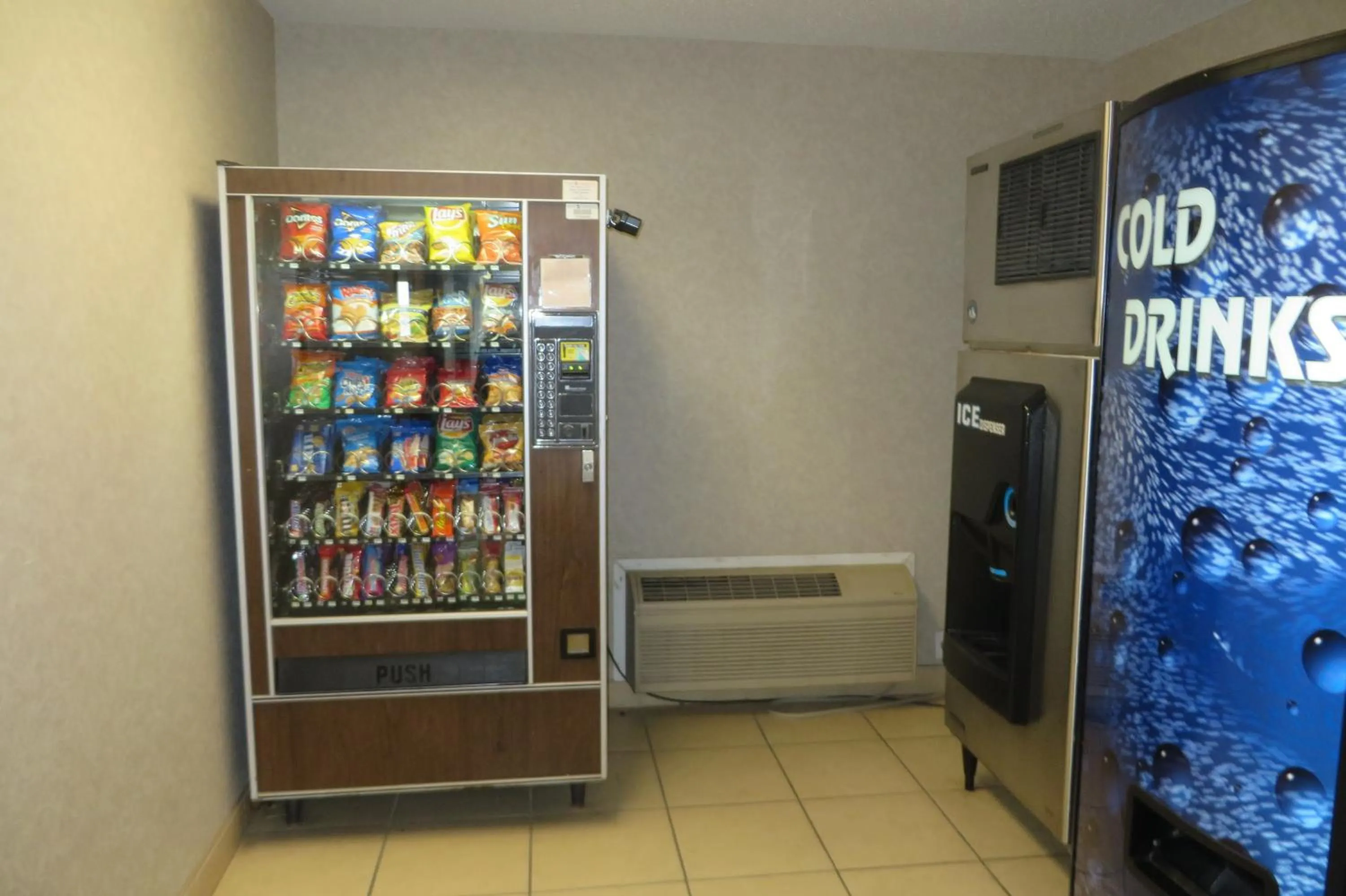 Food and drinks in Baymont by Wyndham Boone