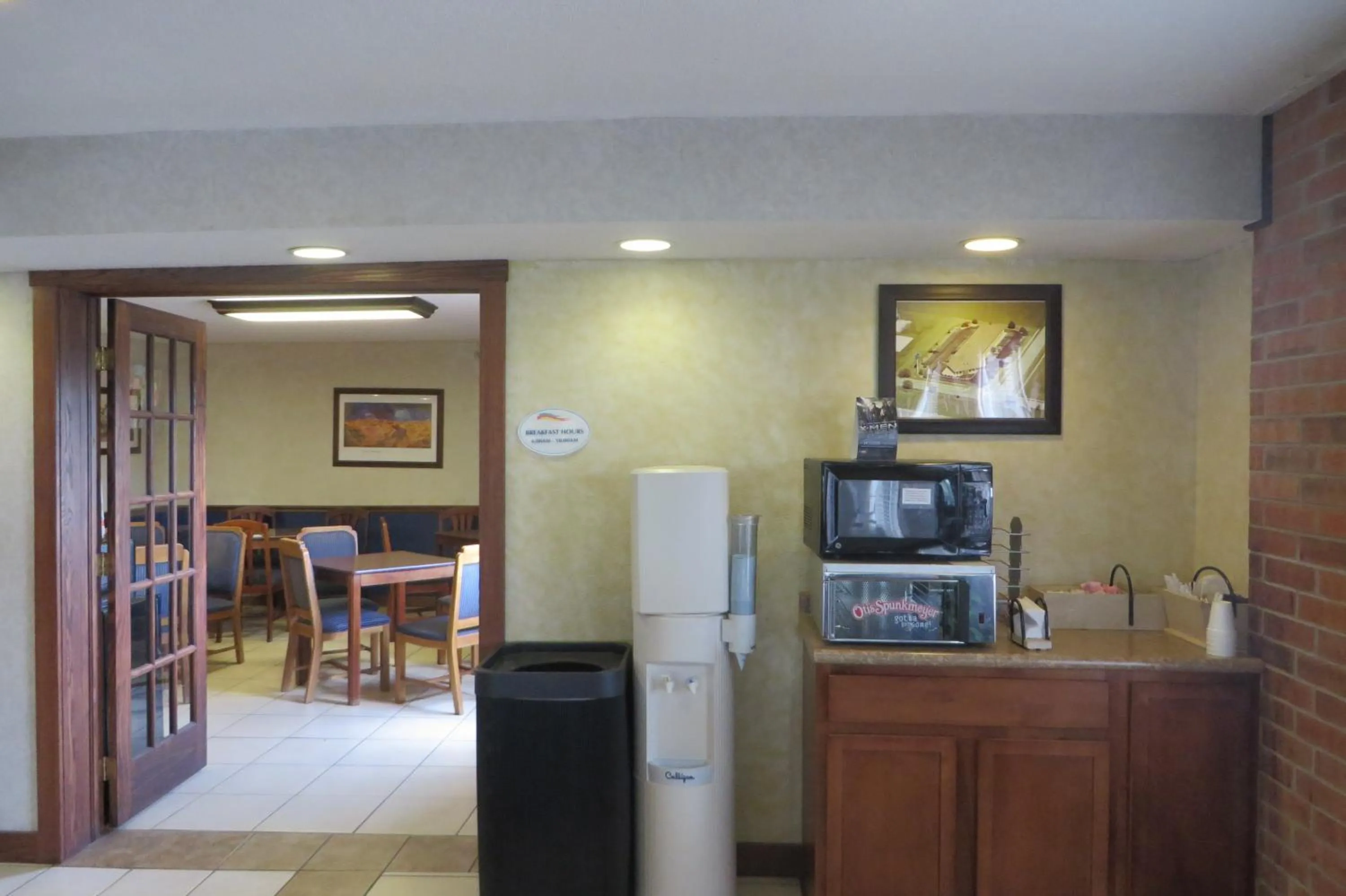 Food and drinks in Baymont by Wyndham Boone