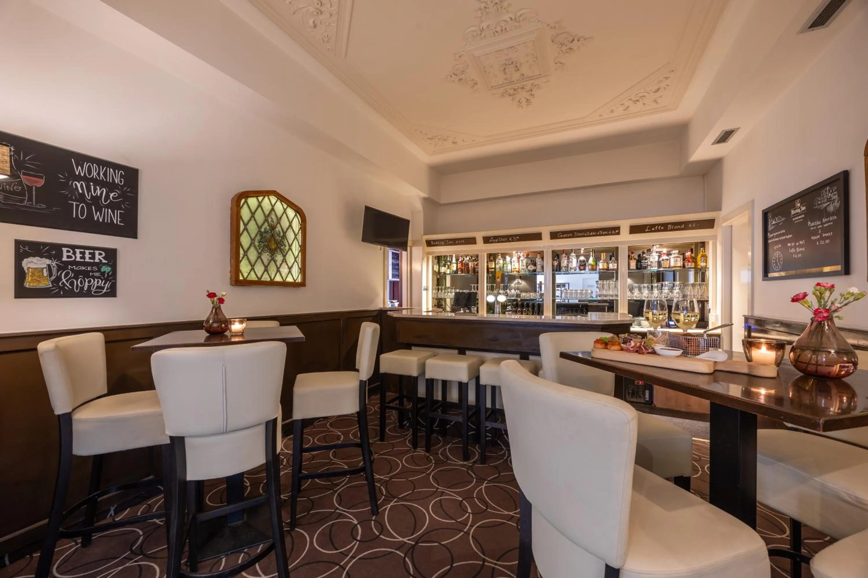 Lounge or bar in Amrâth Hotel Media Park Hilversum