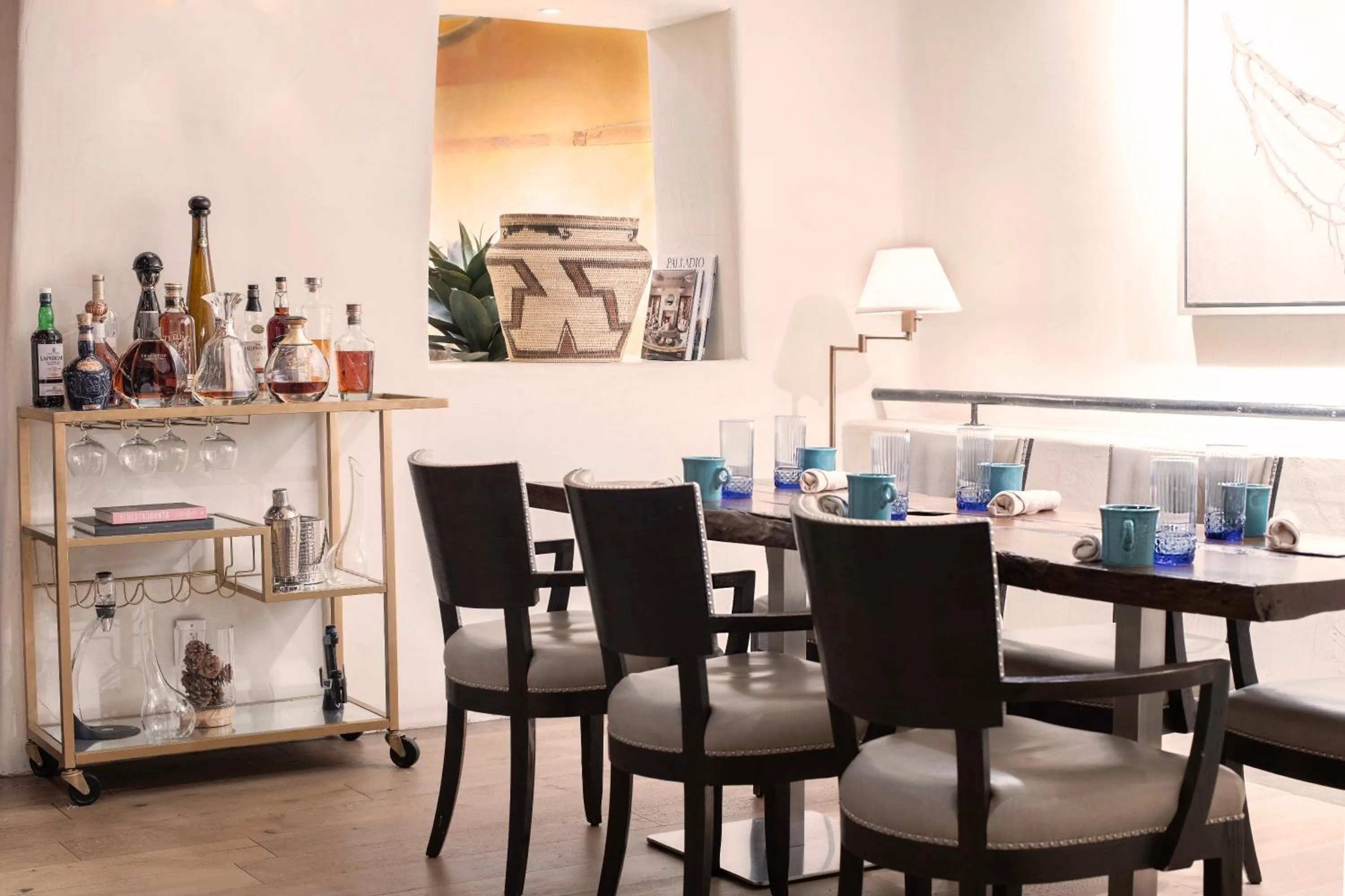 Restaurant/places to eat in Rosewood Inn of the Anasazi