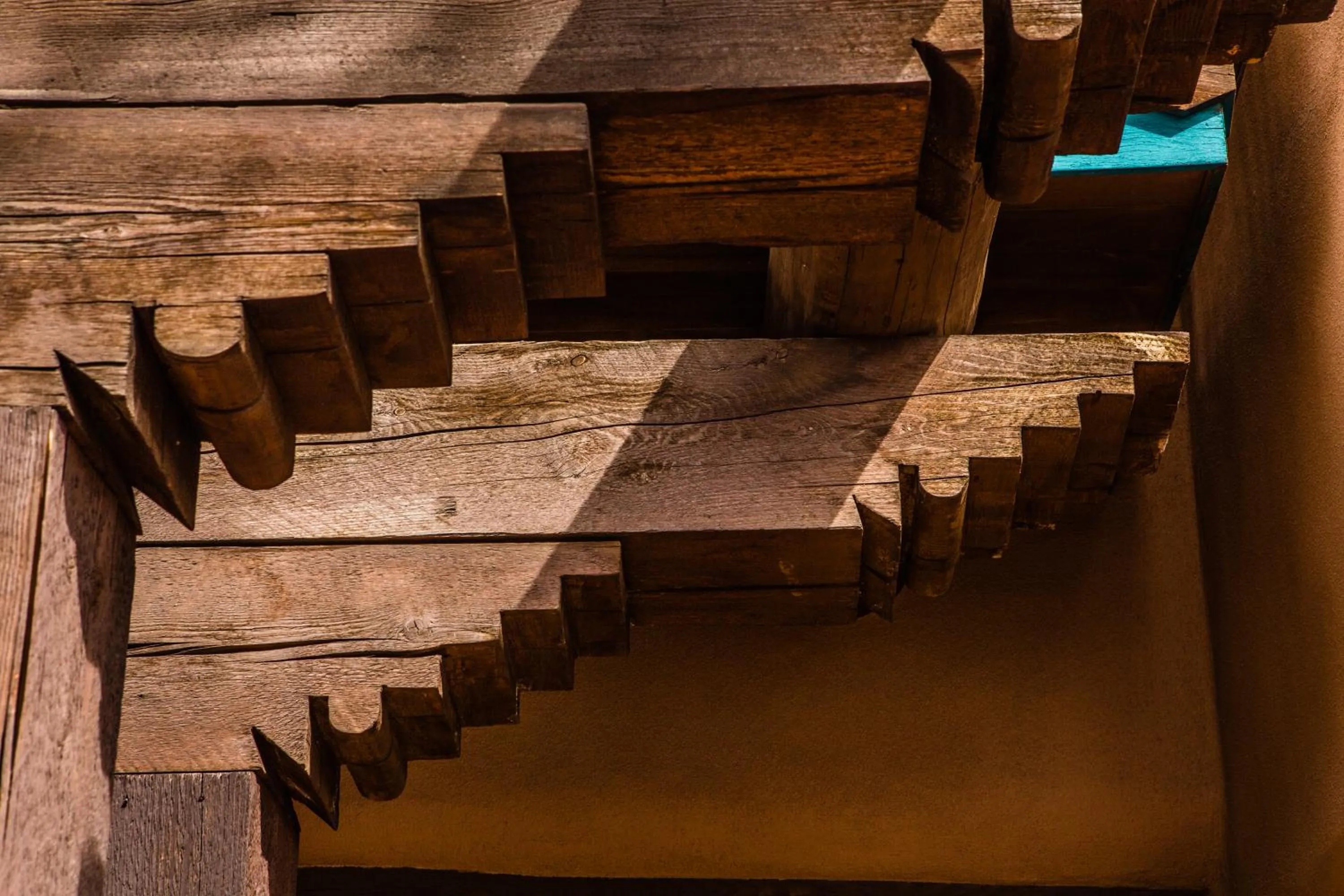 Facade/entrance in Rosewood Inn of the Anasazi