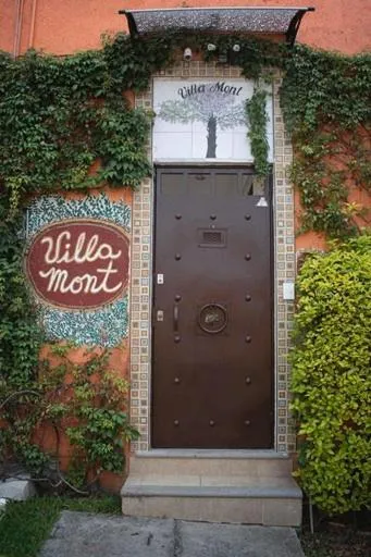 Facade/entrance in Villa Mont
