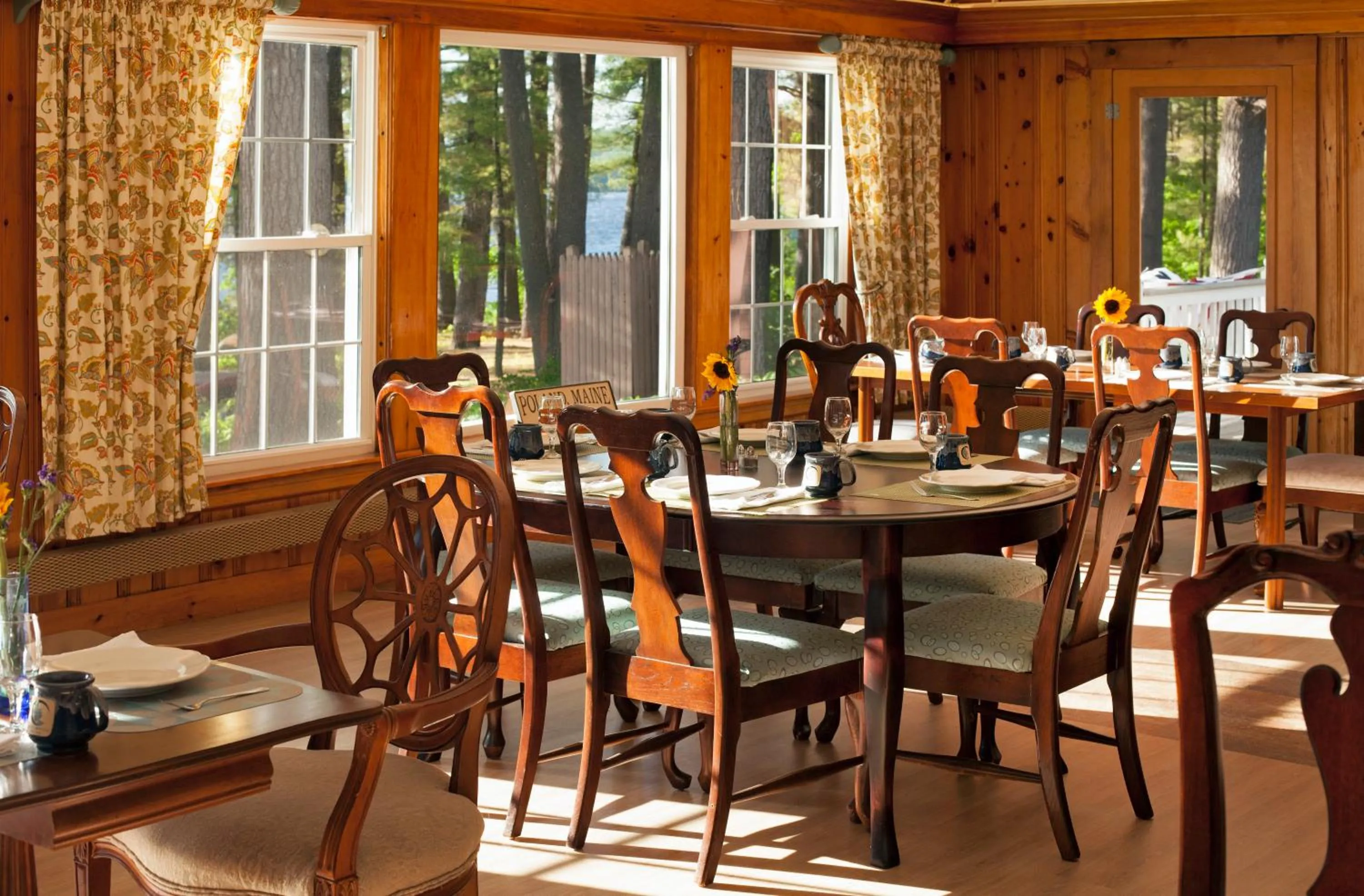 Restaurant/places to eat in Wolf Cove Inn