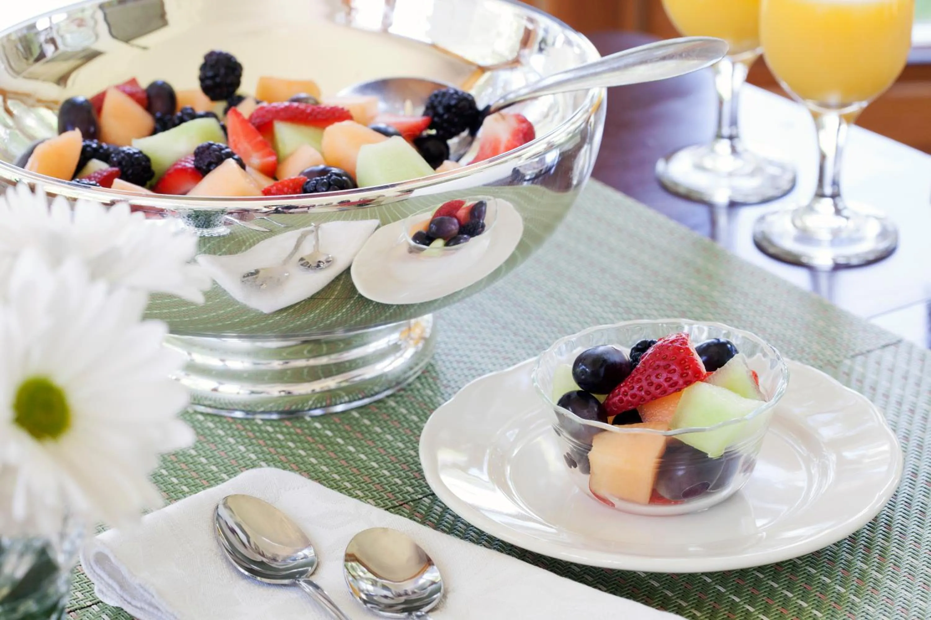 Food and drinks in Wolf Cove Inn