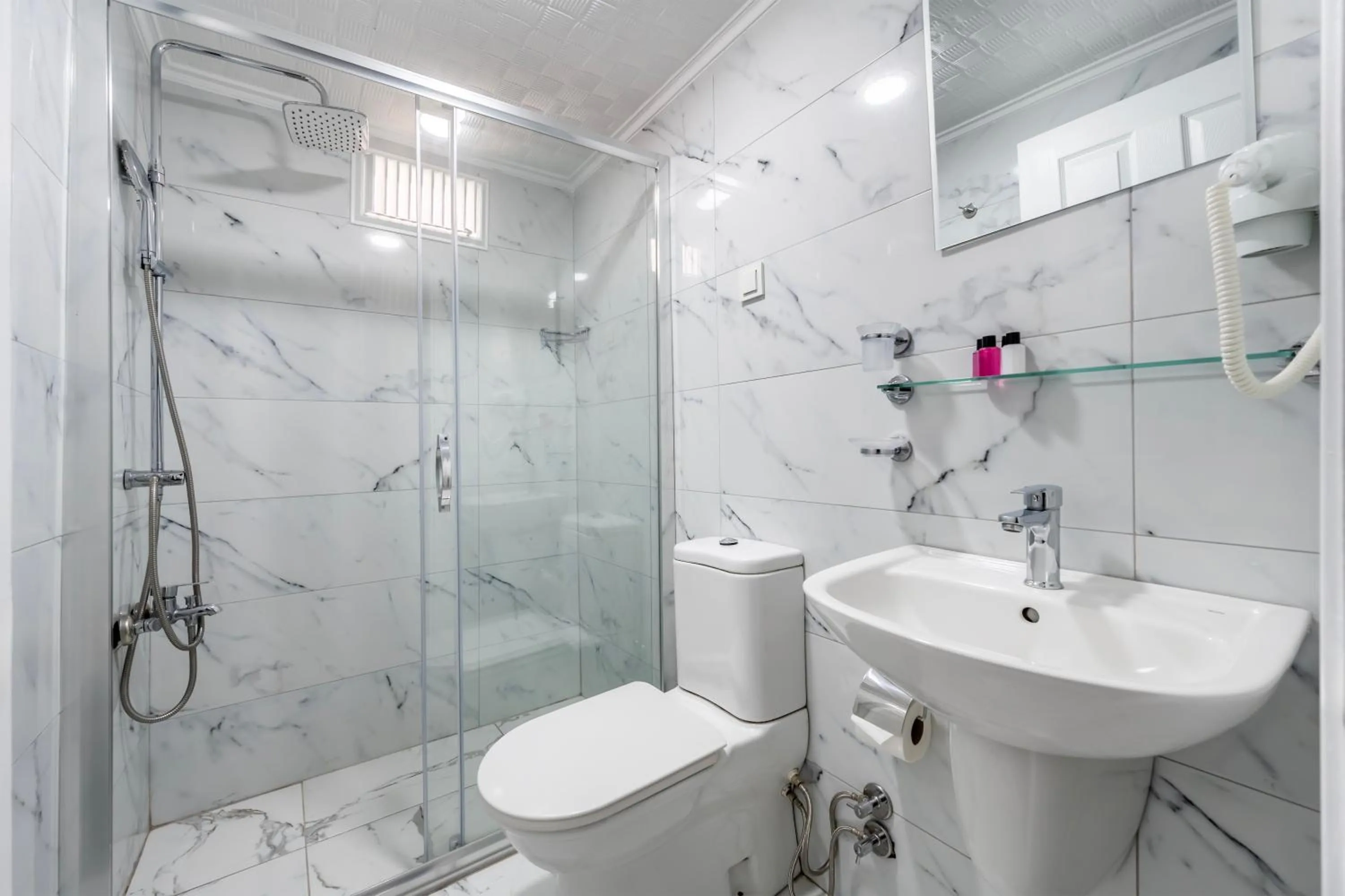 Shower in Taksim Trust Hotel