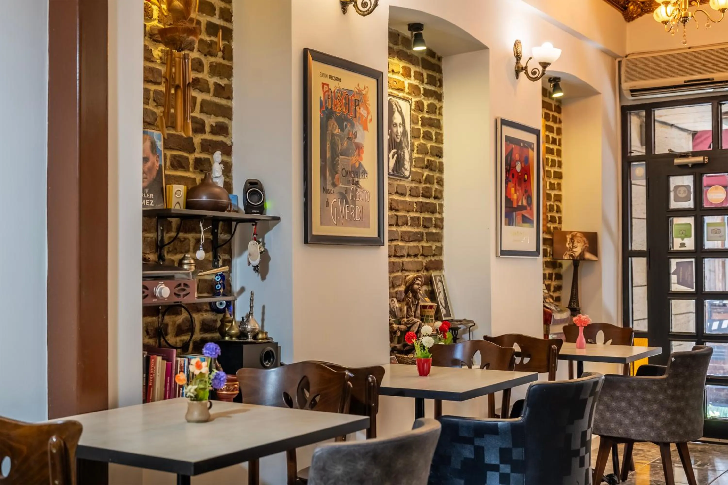 Lobby or reception in Taksim Trust Hotel