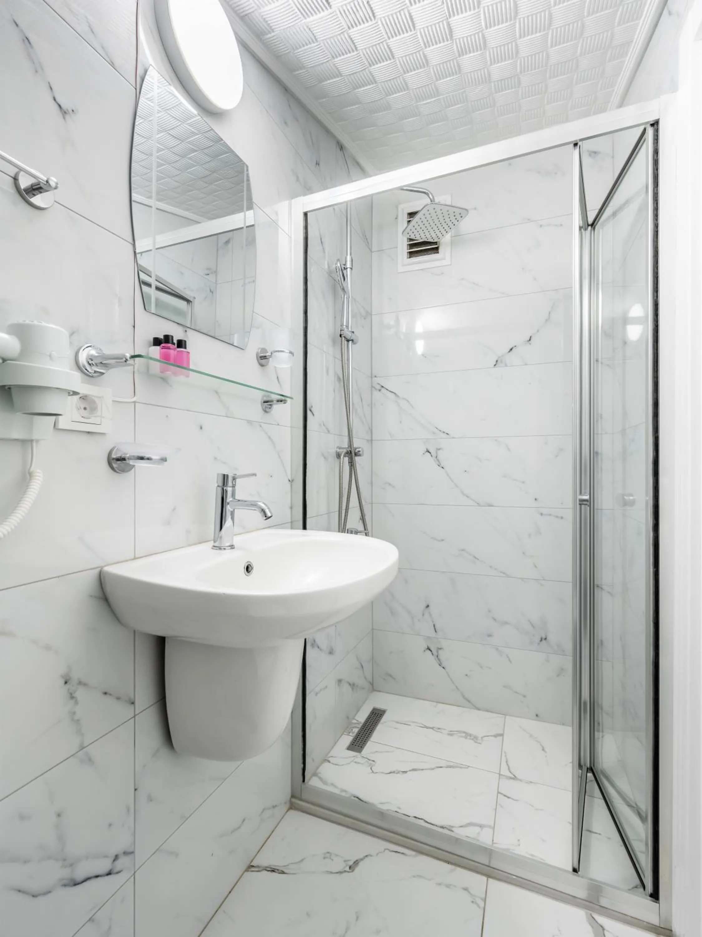 Shower in Taksim Trust Hotel