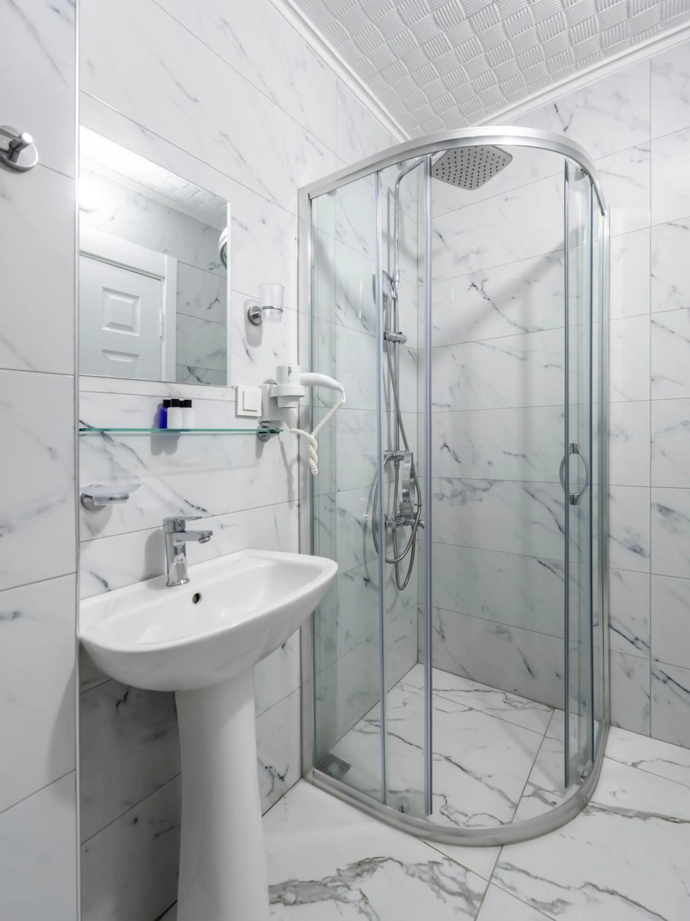 Shower in Taksim Trust Hotel