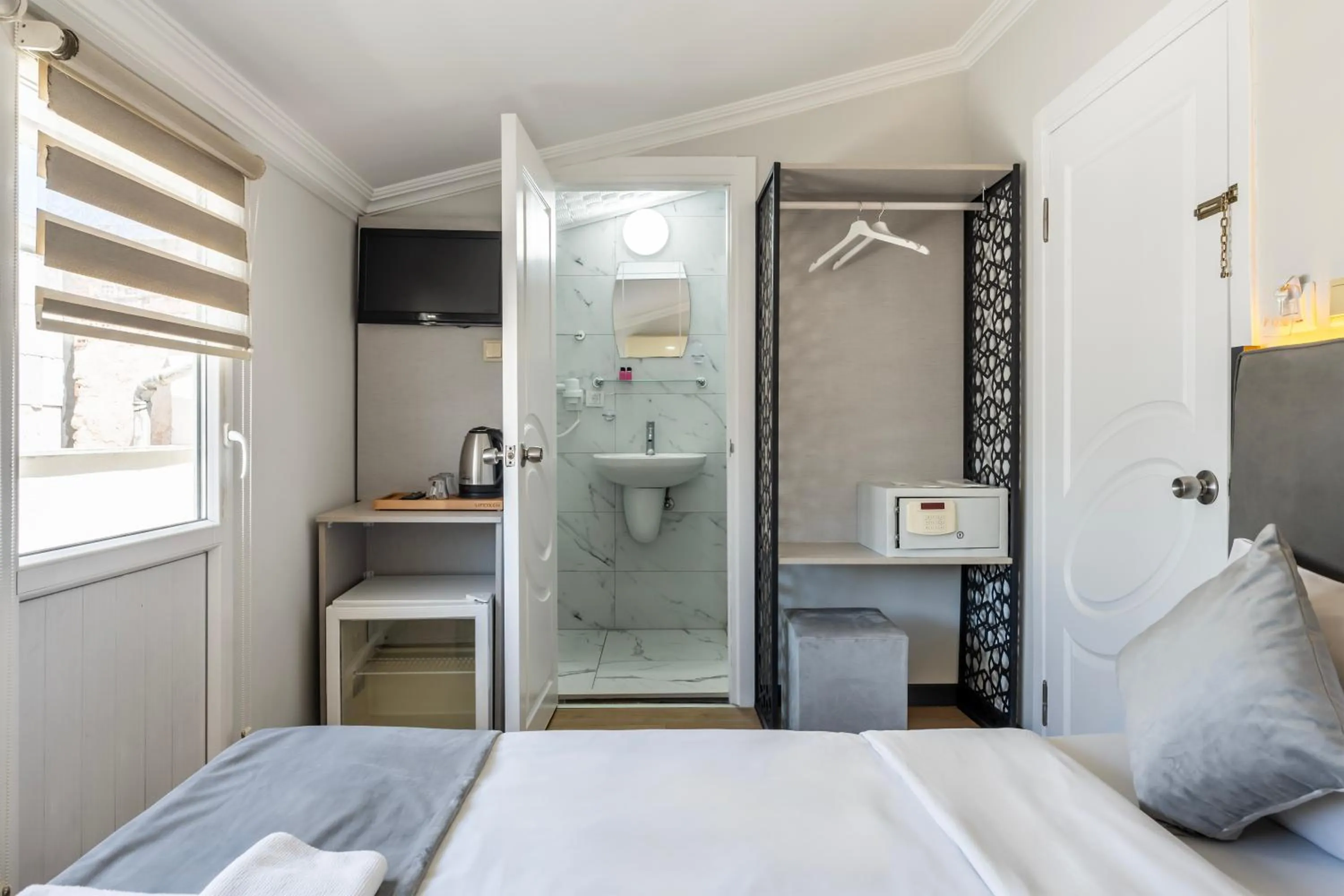 TV and multimedia, Bed in Taksim Trust Hotel