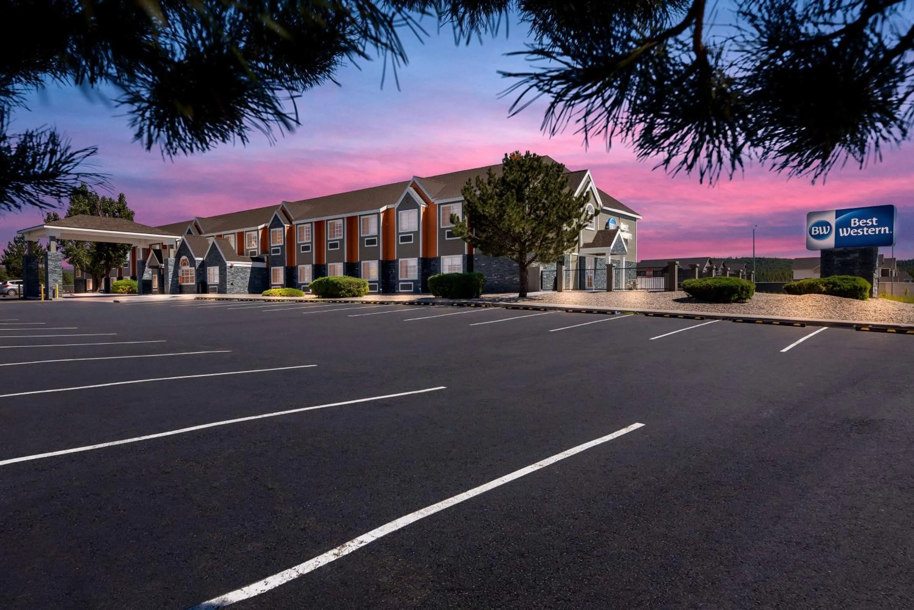 Property building in Best Western Bellemont Shadow Mountain Inn