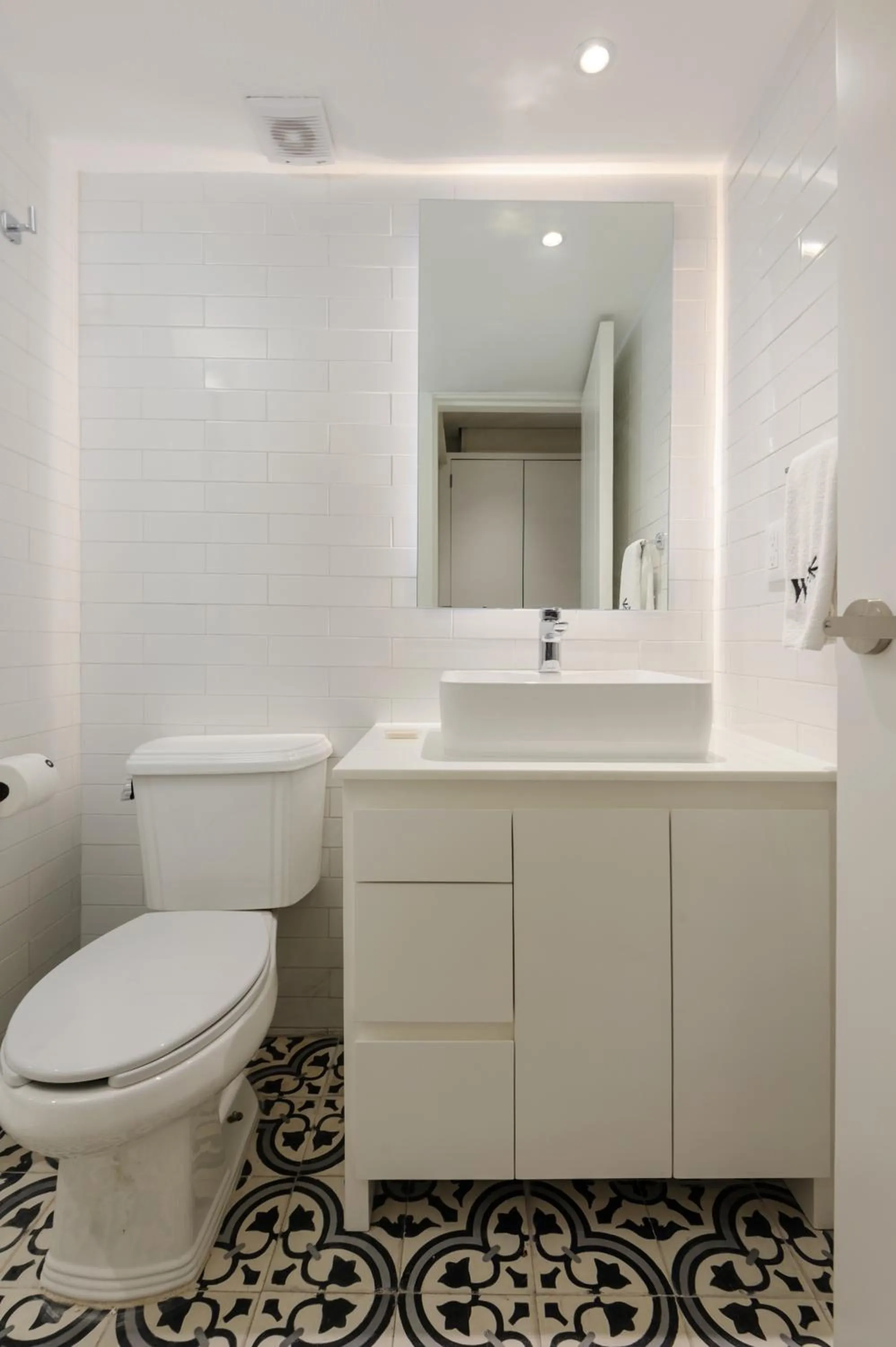 Toilet in Nuevo Leon 155 by Wynwood House