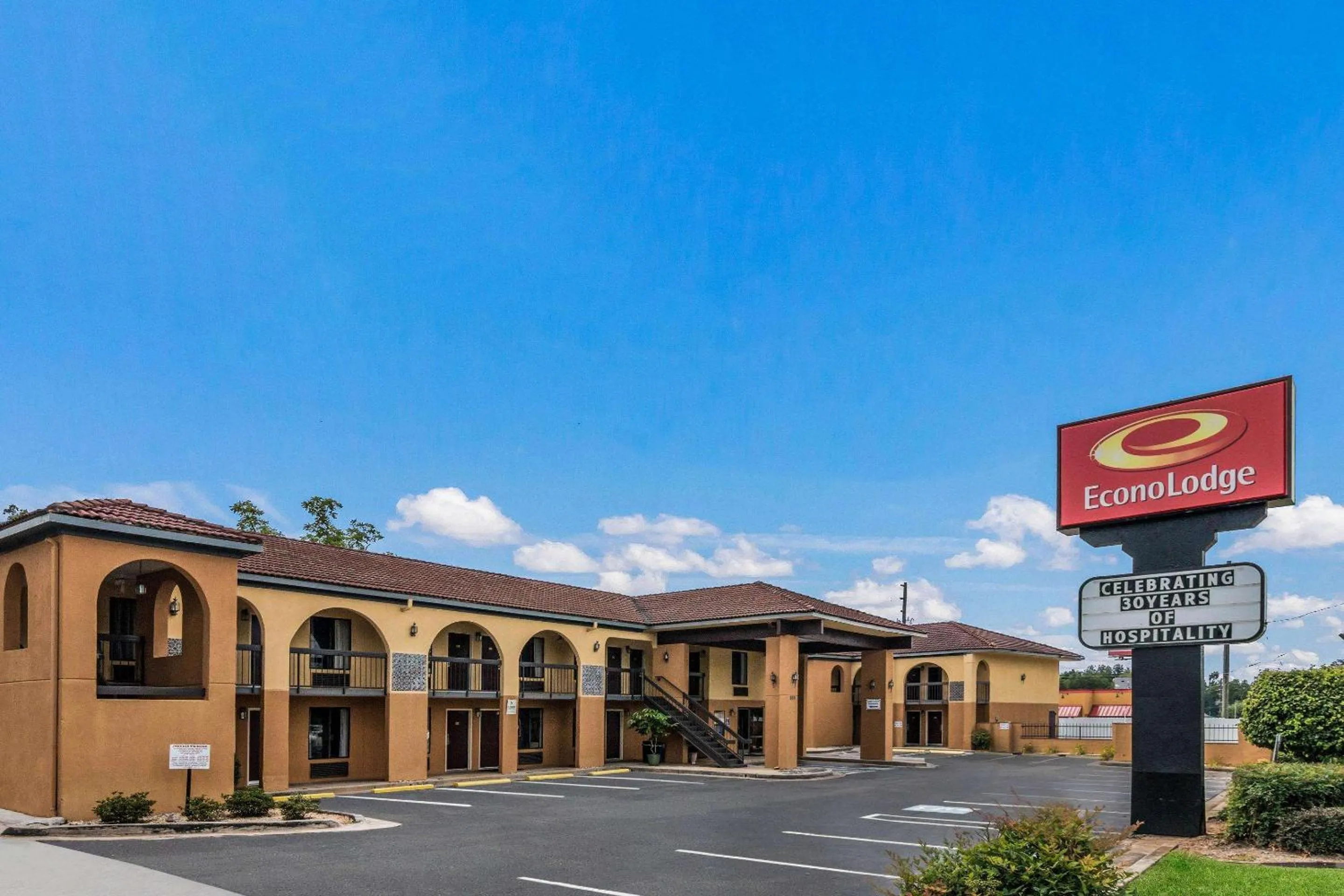 Property building in Econo Lodge Gainesville Downtown Area