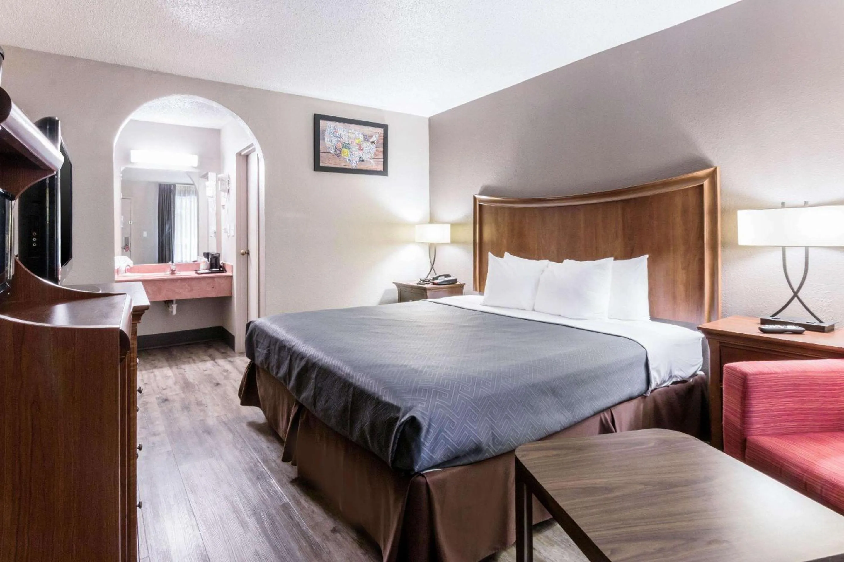 Photo of the whole room, Bed in Econo Lodge Gainesville Downtown Area