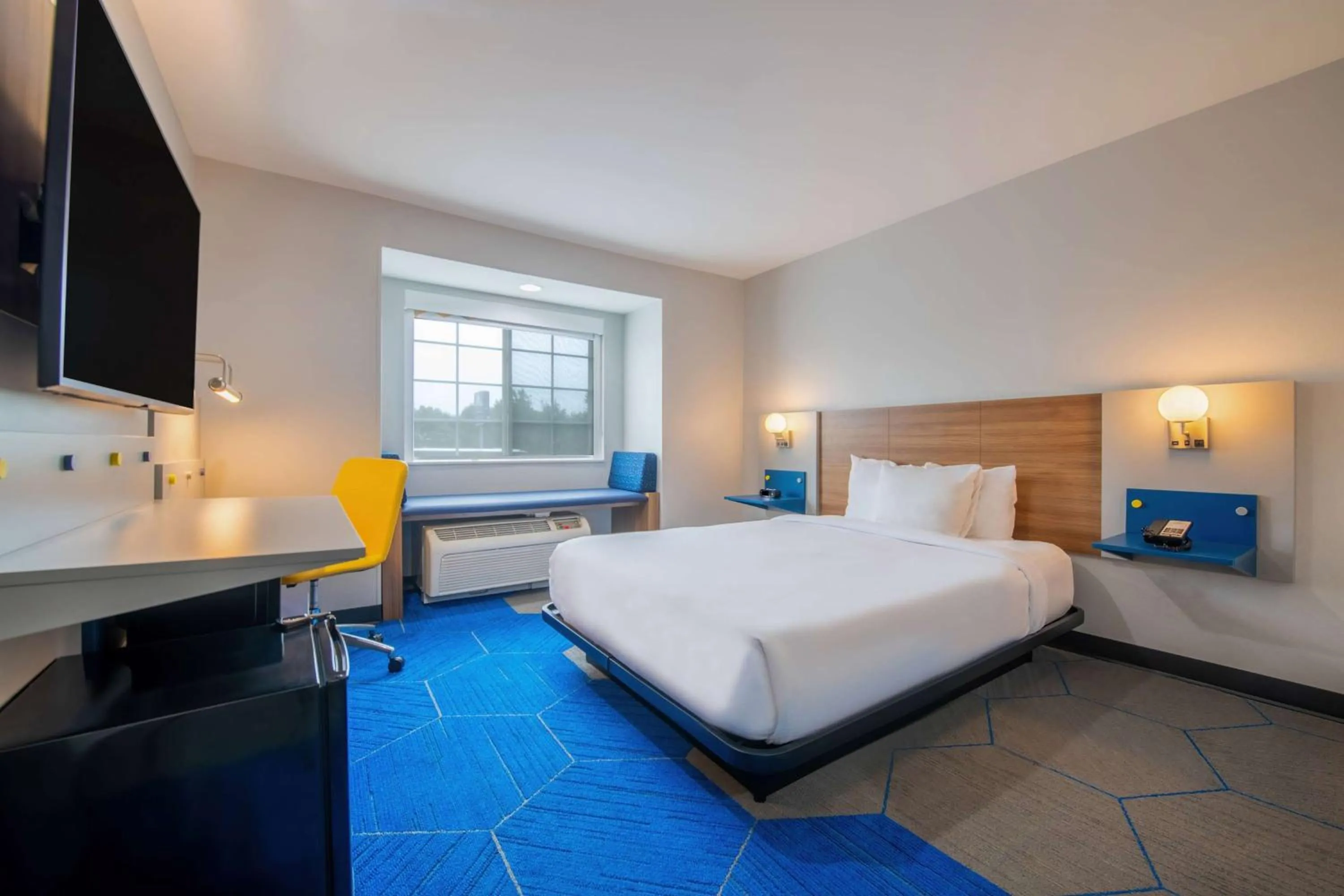 Photo of the whole room, Bed in Microtel Inn and Suites by Wyndham Anderson SC