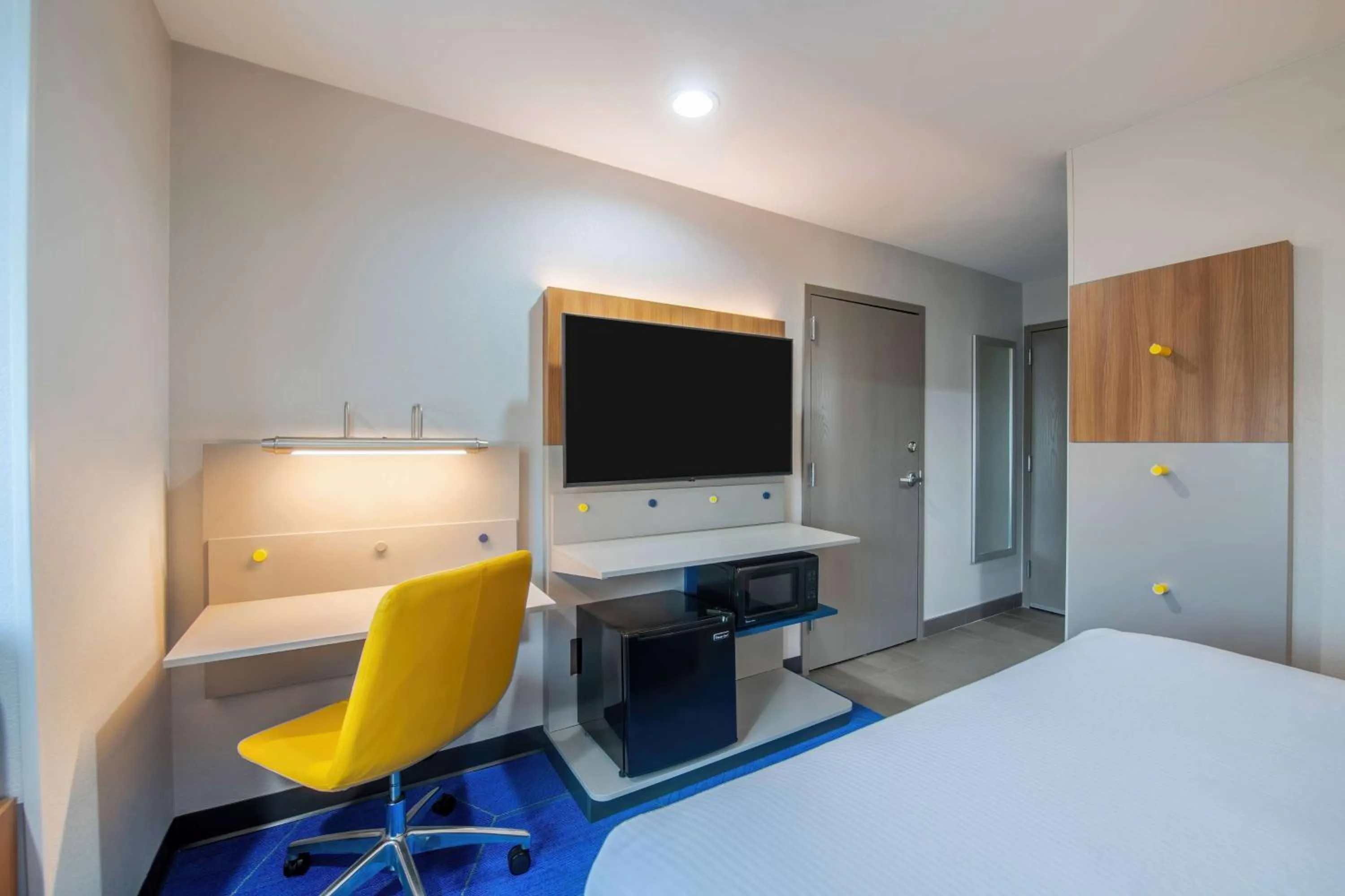 Photo of the whole room, Bed in Microtel Inn and Suites by Wyndham Anderson SC