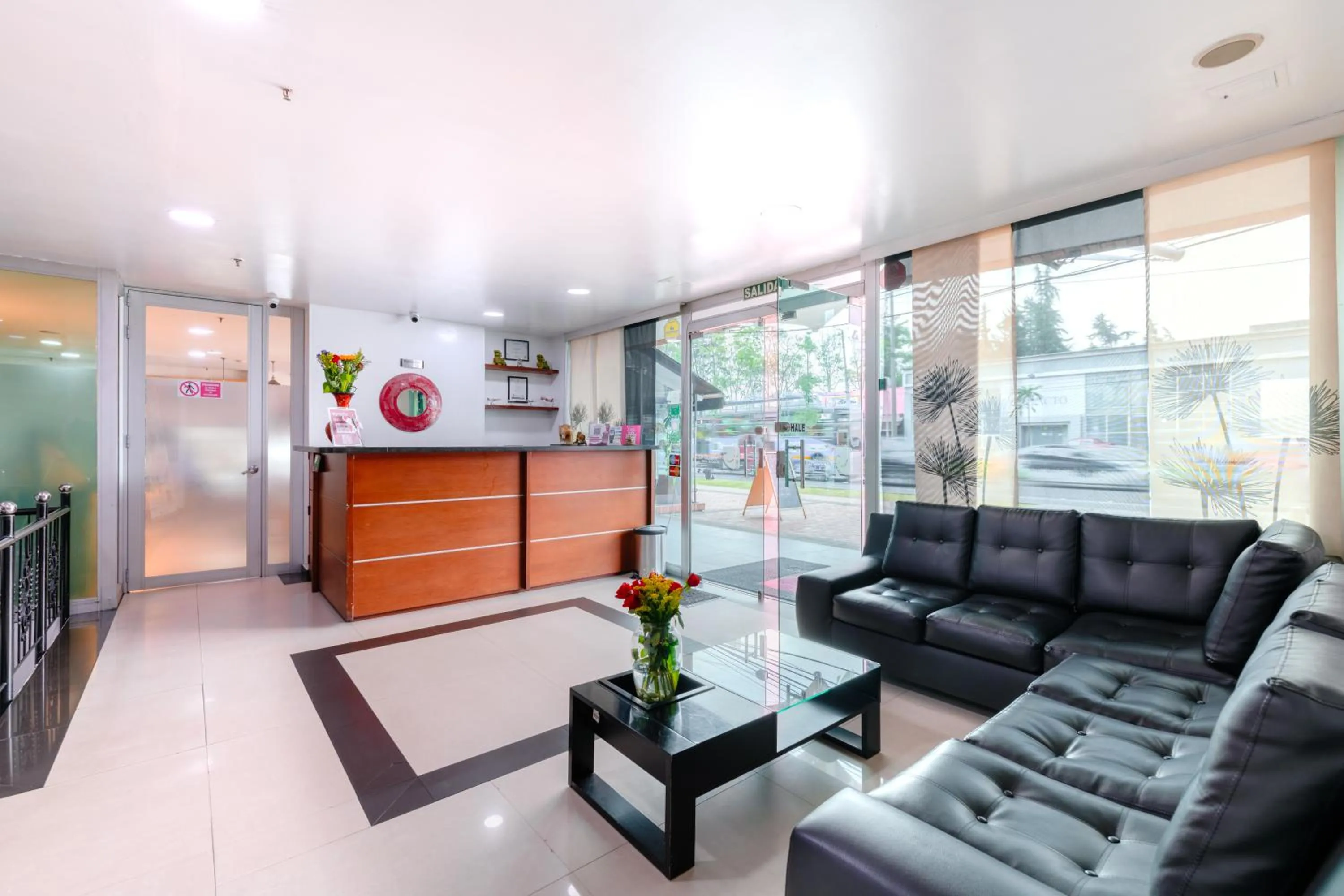 Lobby or reception in Hotel Parque 63