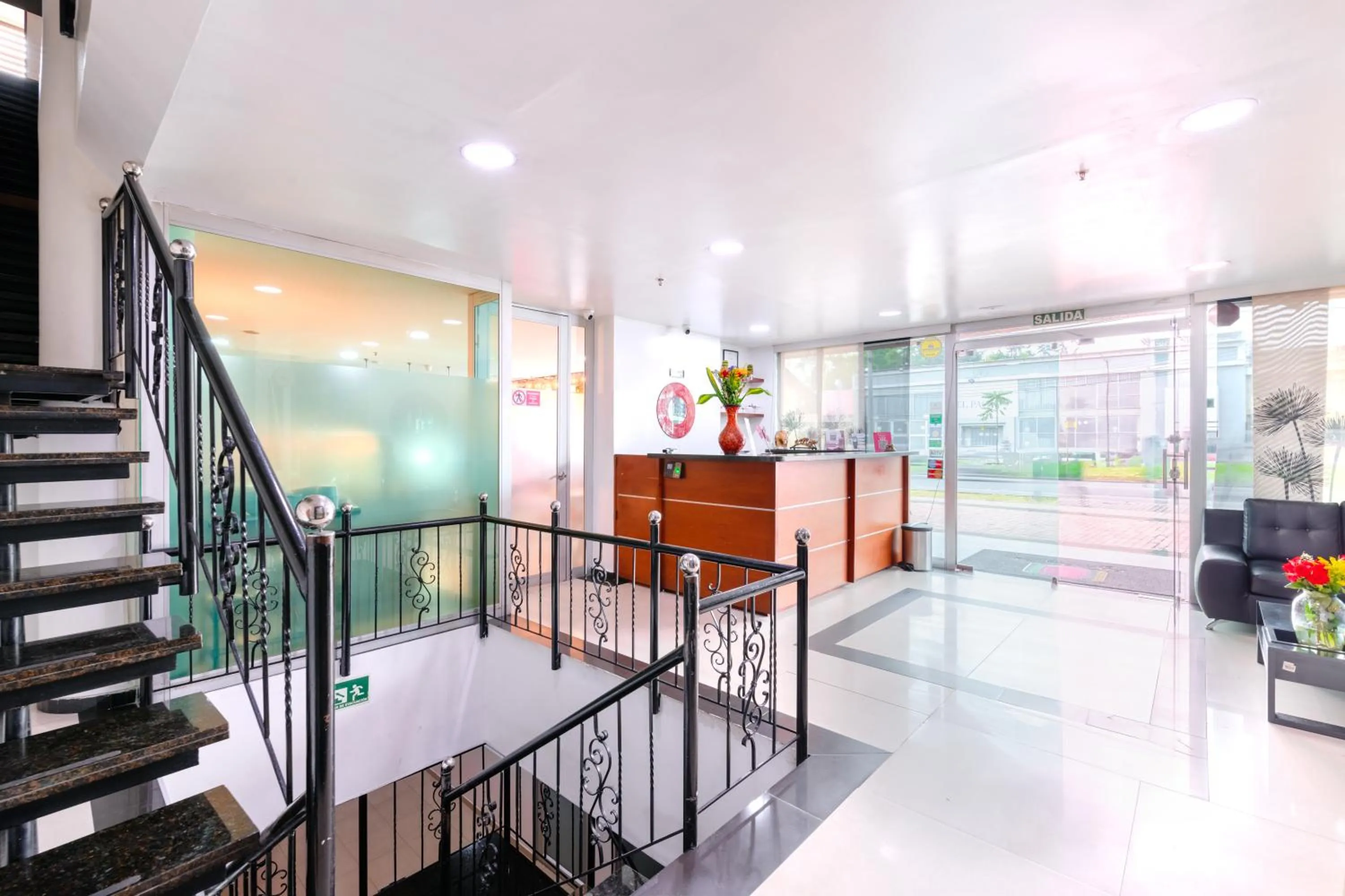 Lobby or reception in Hotel Parque 63