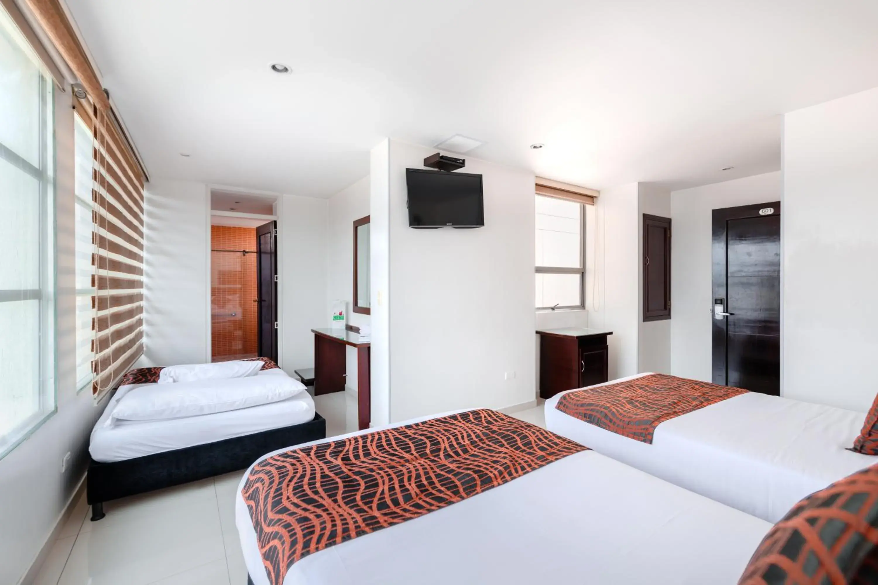 Basic Triple Room in Hotel Parque 63 Basic Triple Room in Hotel Parque 63