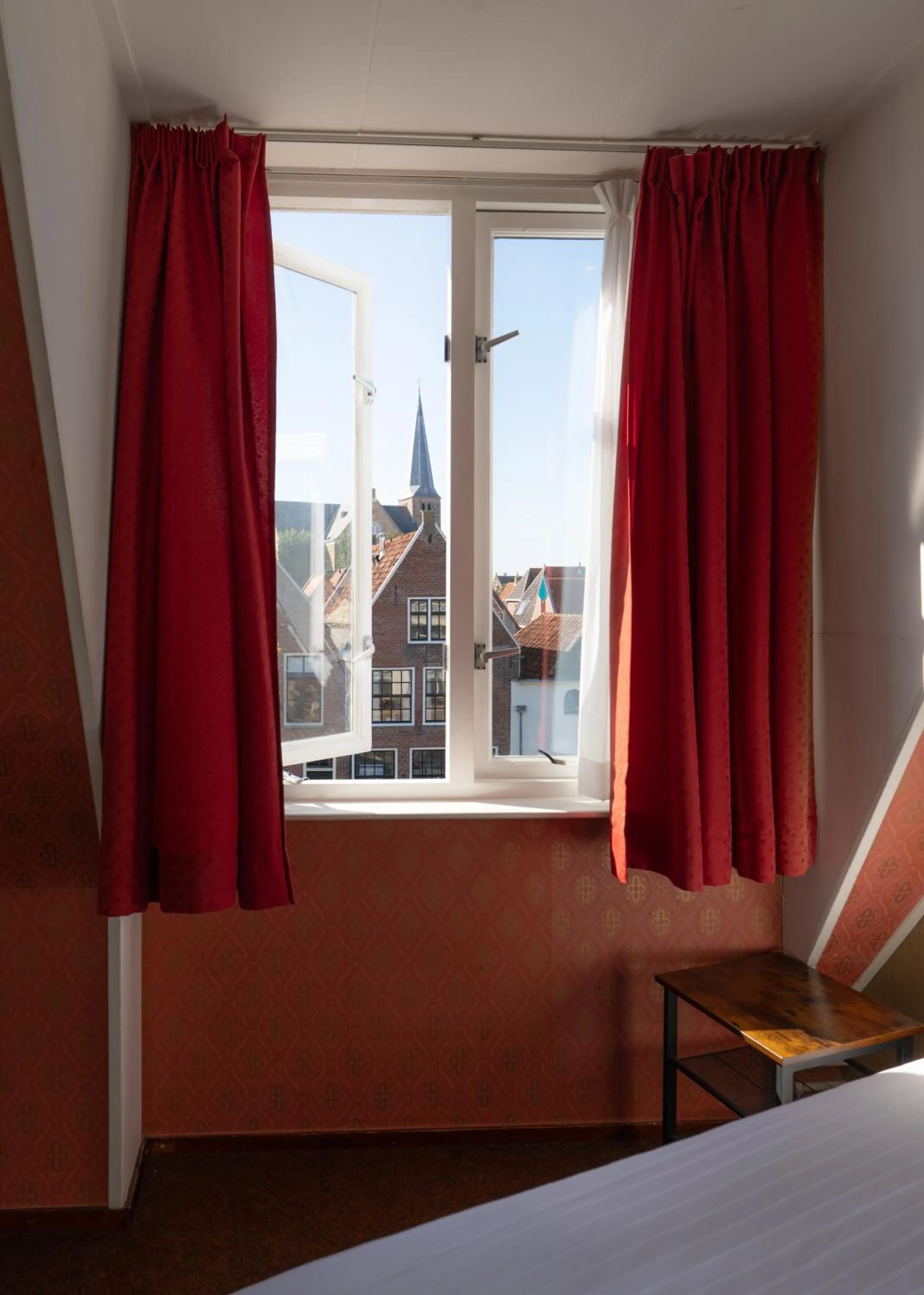 View (from property/room), Bed in Hotel Restaurant 't Heerenlogement