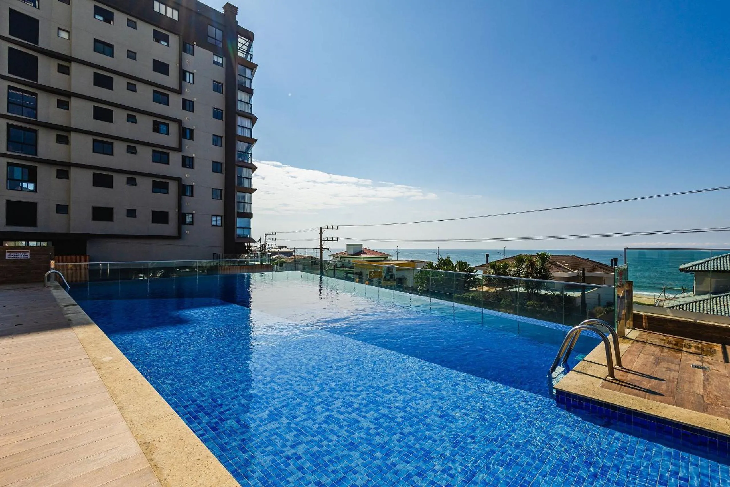 Swimming pool in Venice Home Club - Balneário Piçarras