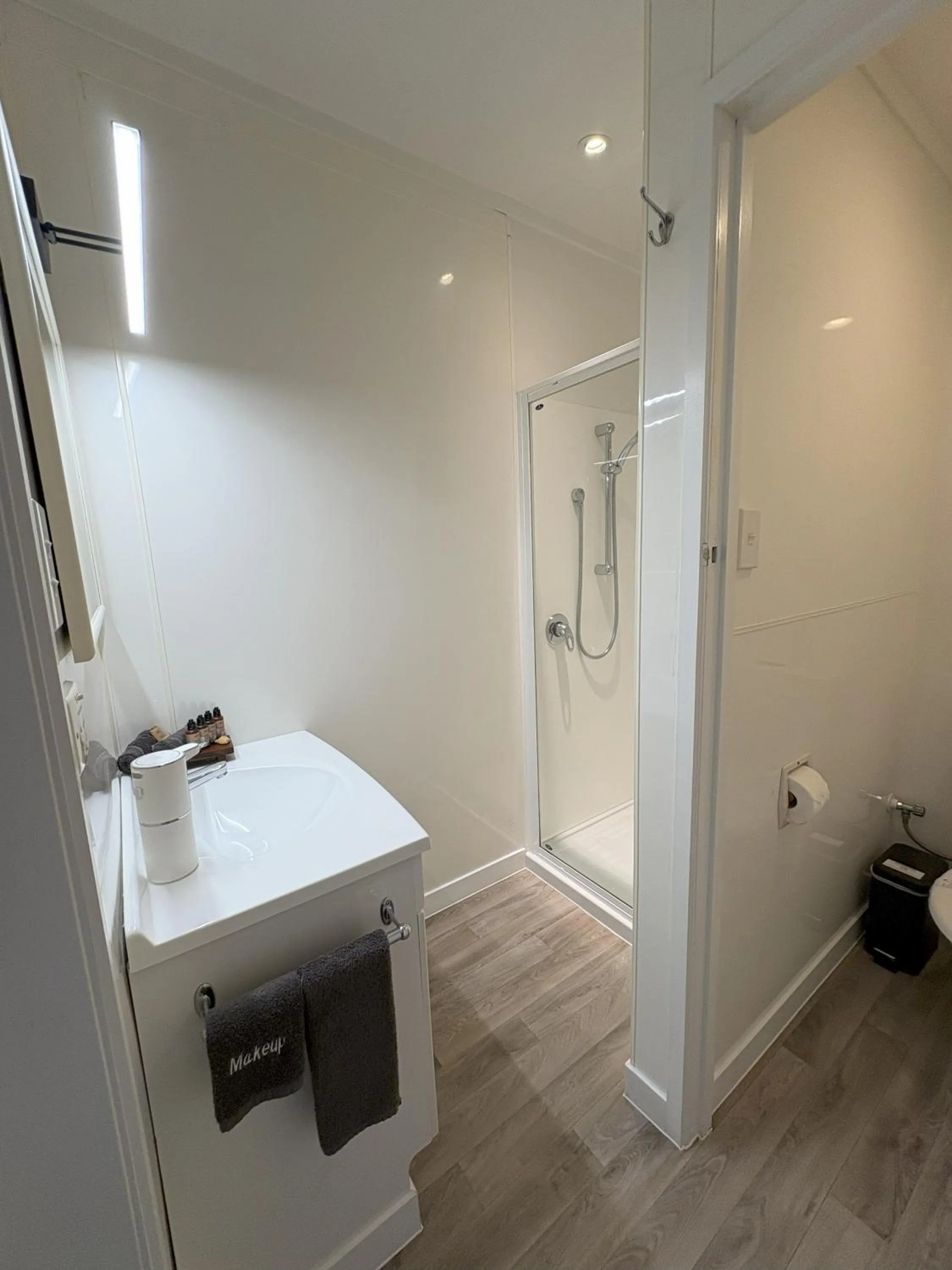 Shower in Baileys At The Beach